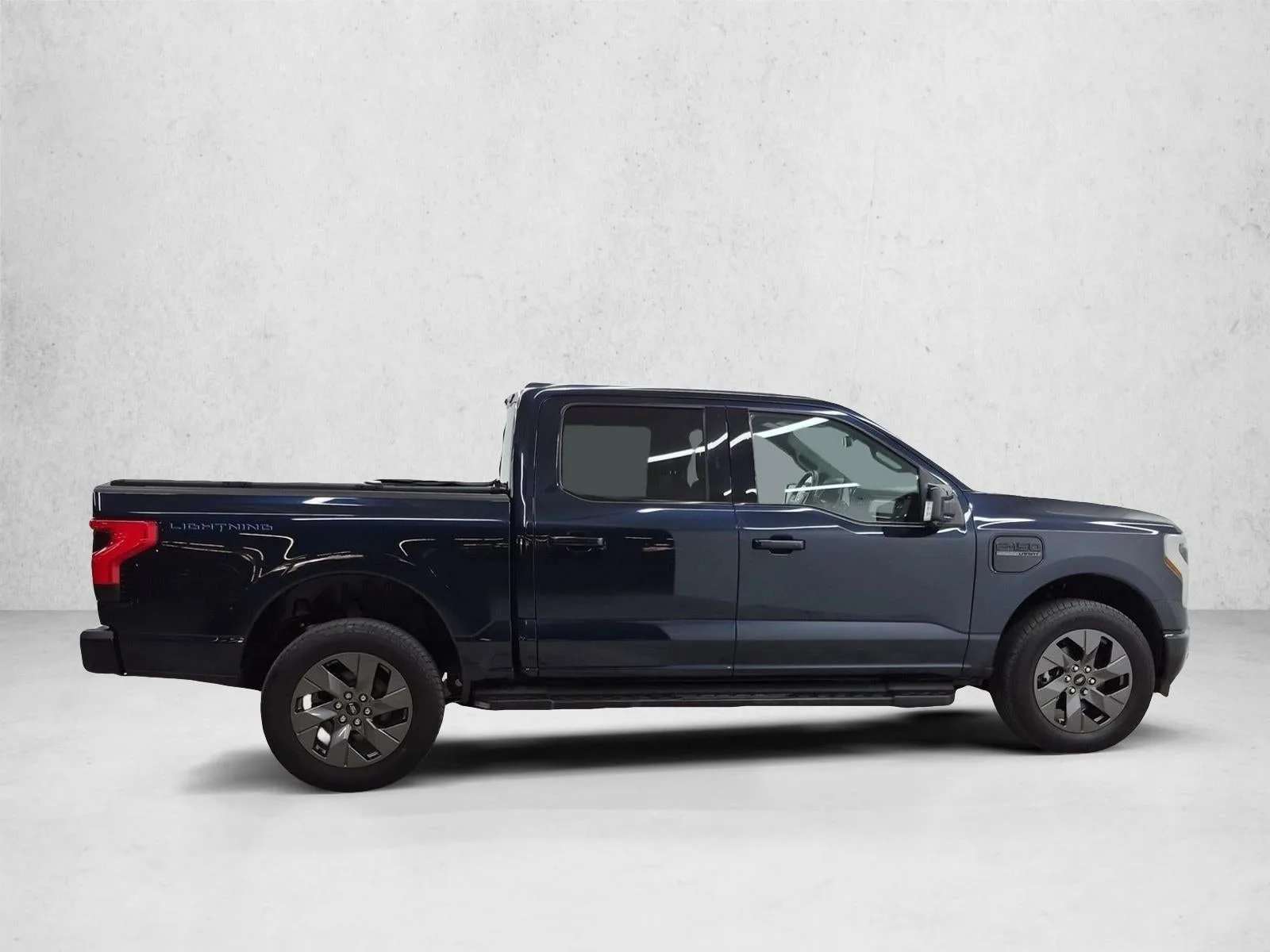 2023 Ford F-150 Lightning LARIAT photo 4