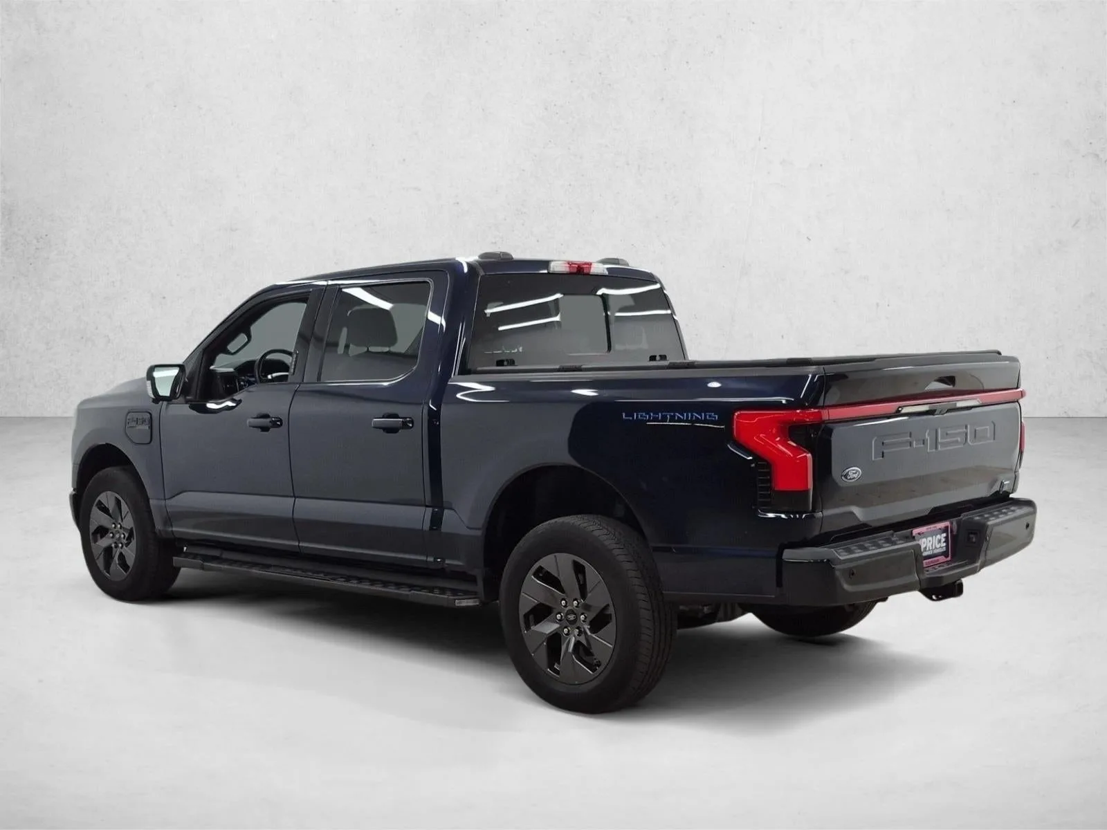 2023 Ford F-150 Lightning LARIAT photo 8