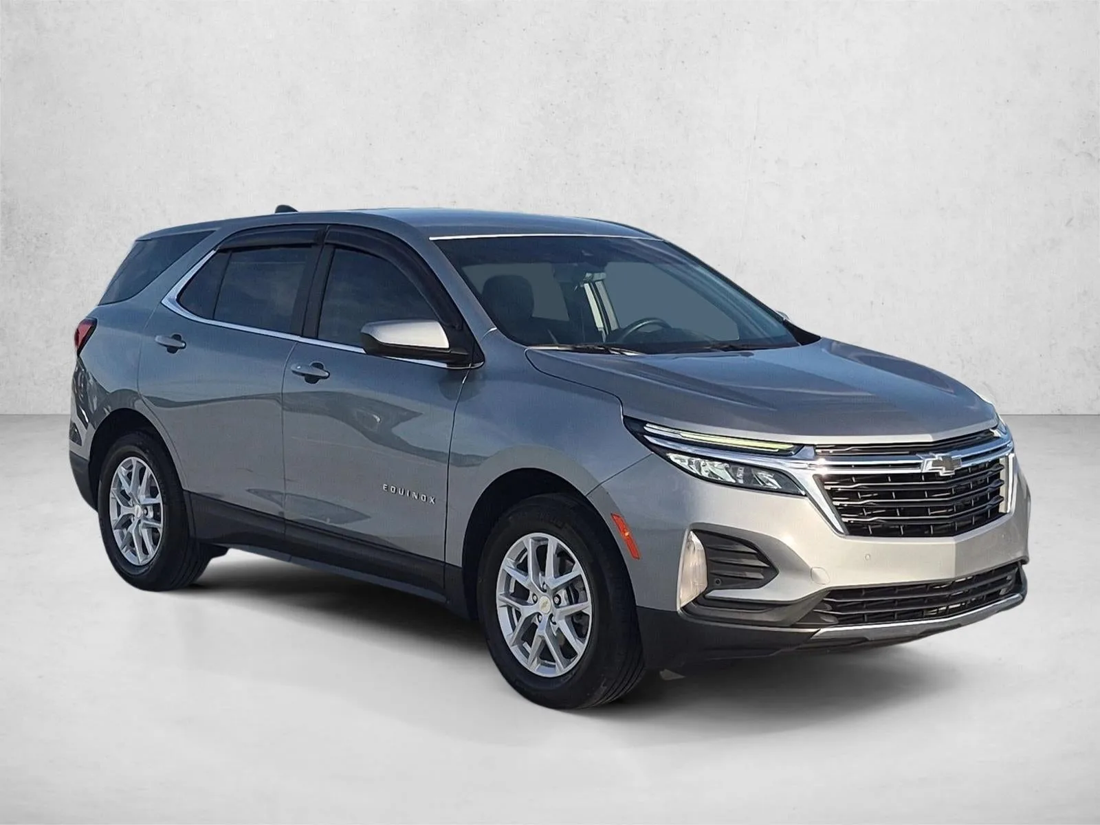 2024 Chevrolet Equinox LT photo 3