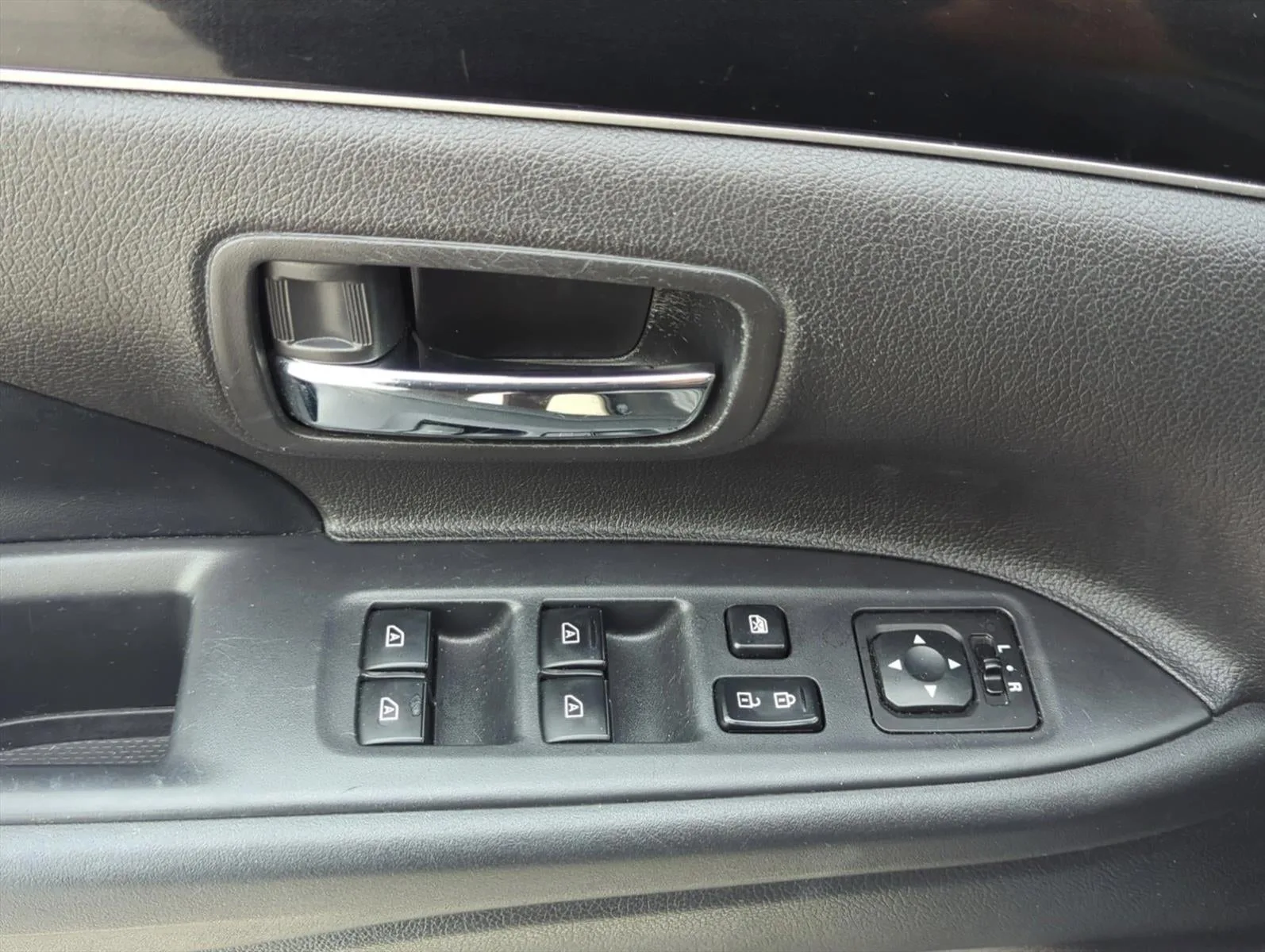 2020 Mitsubishi Outlander SE FWD photo 8