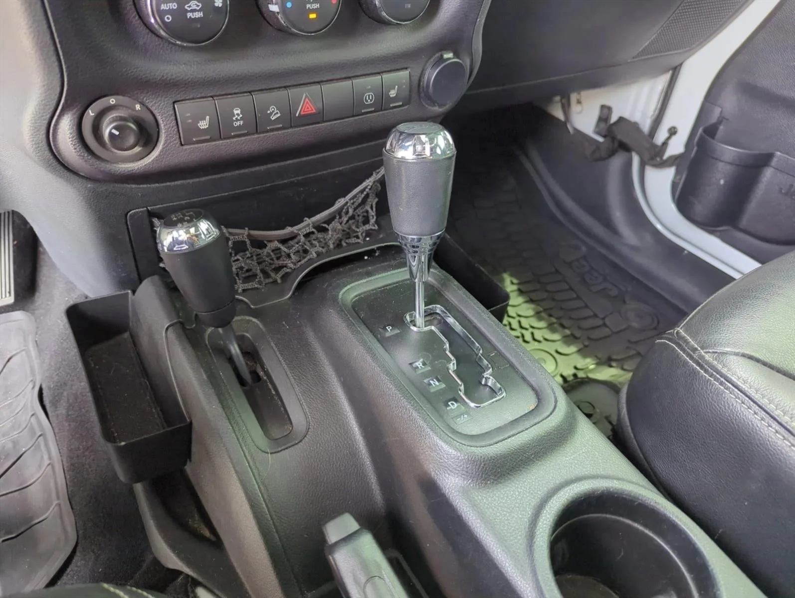 2017 Jeep Wrangler Unlimited Rubicon 4x4 photo 10