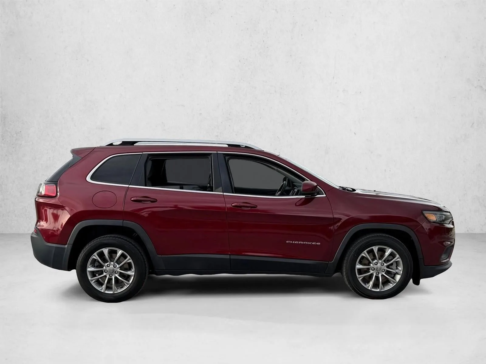2019 Jeep Cherokee Latitude Plus FWD photo 4