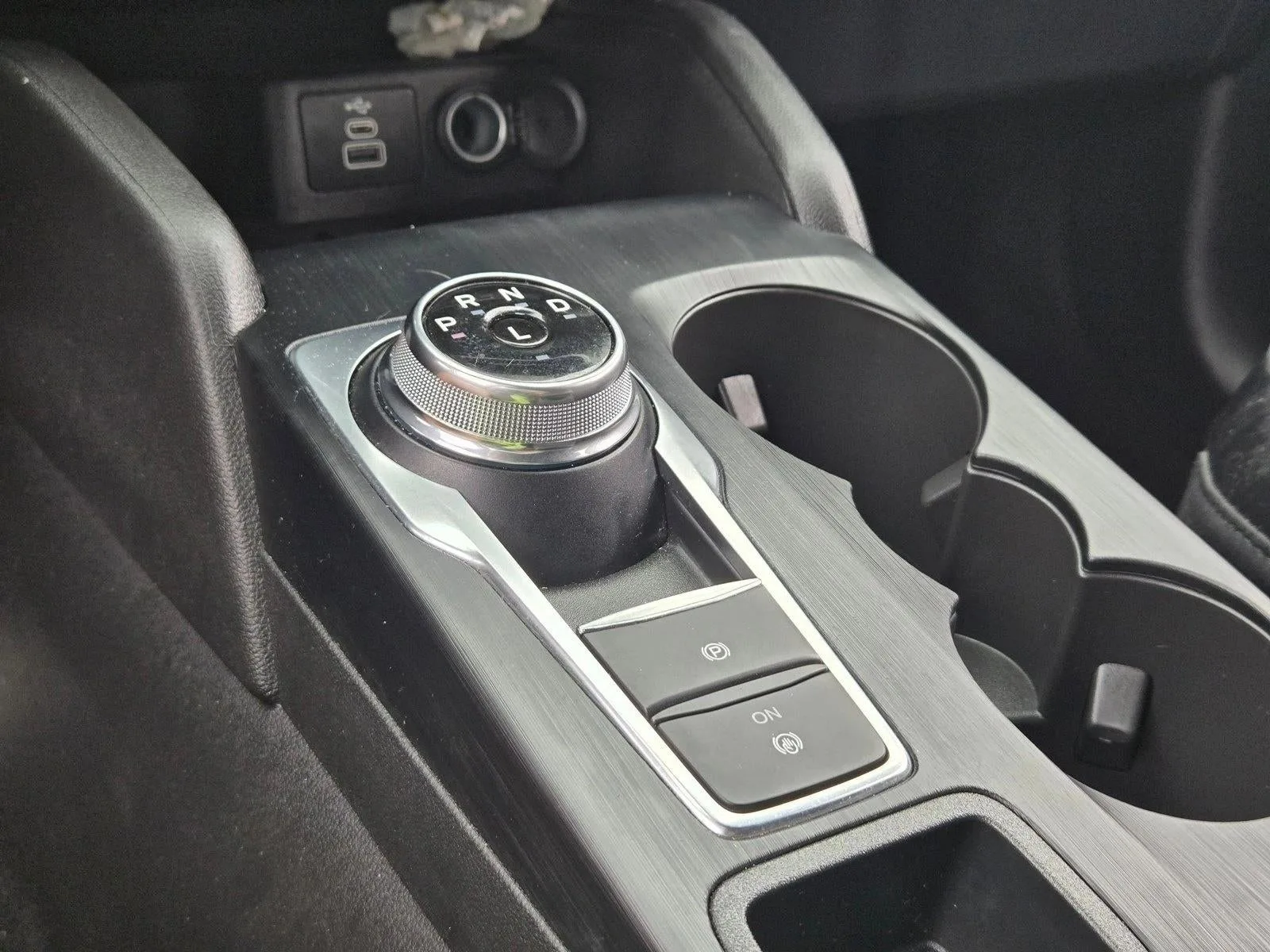 2024 Ford Escape ST-Line FWD photo 12