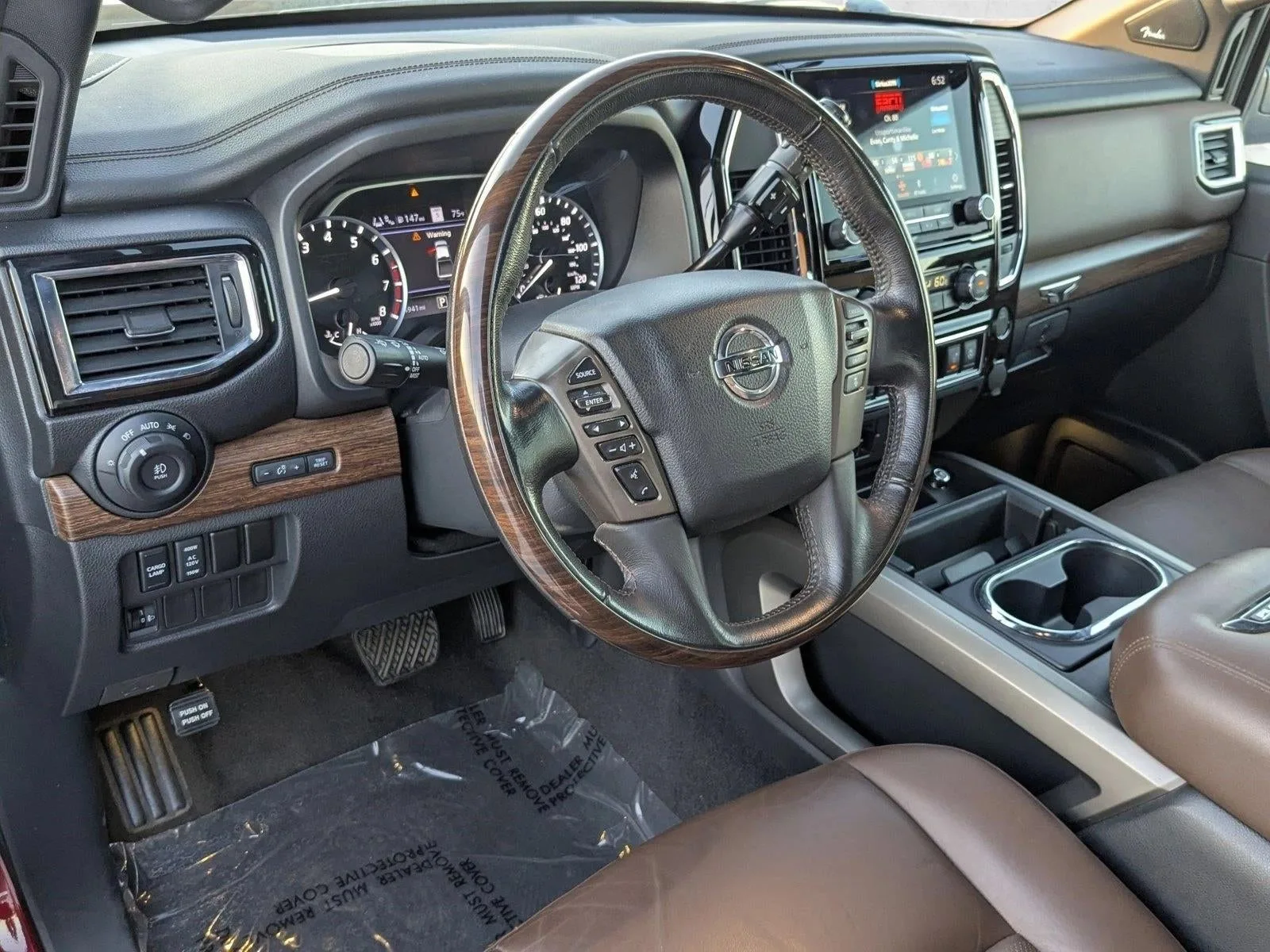 2021 Nissan TITAN Crew Cab Platinum Reserve 4x4 photo 9