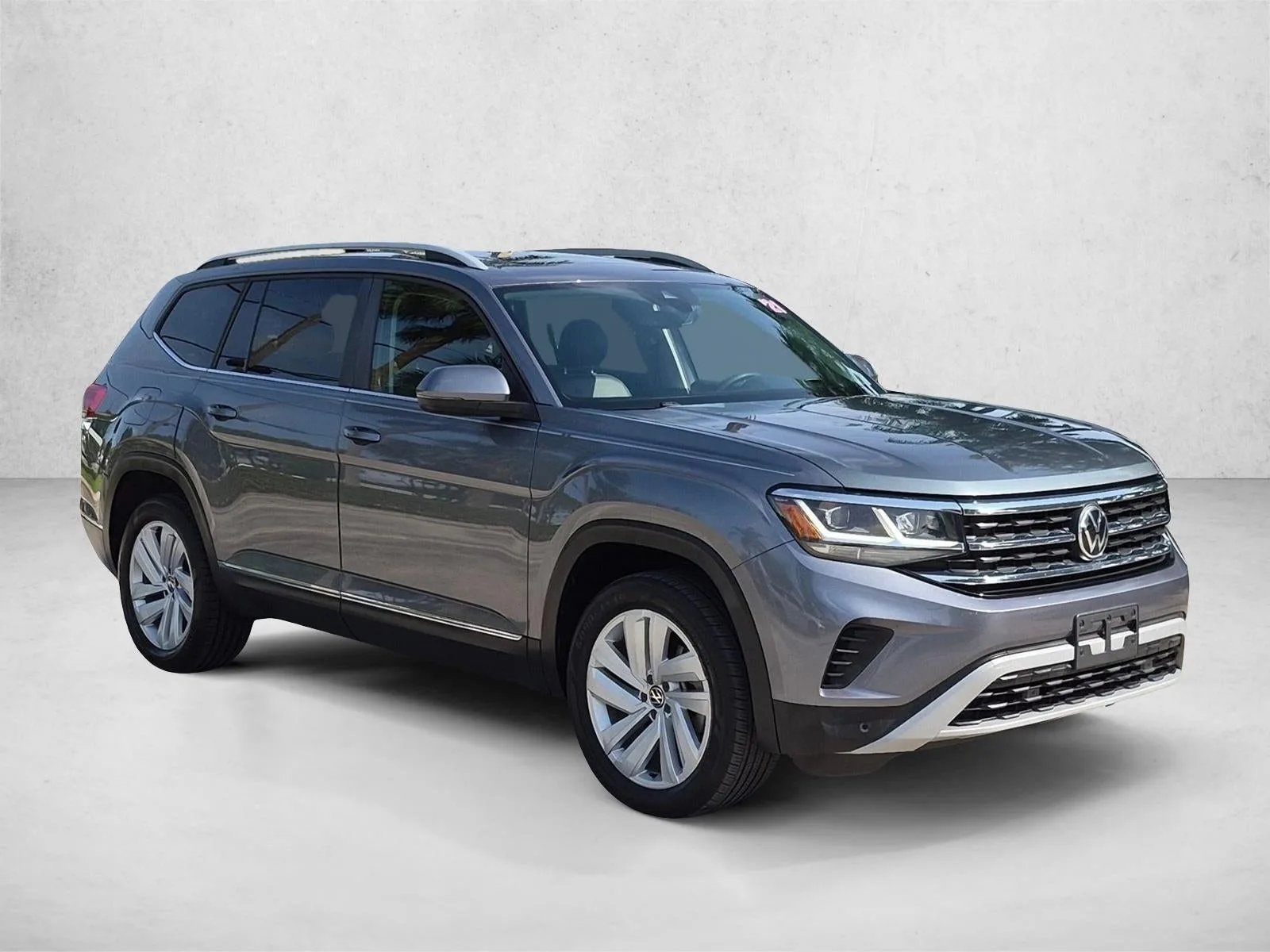 2021 Volkswagen Atlas 2021.5 3.6L V6 SEL FWD photo 3