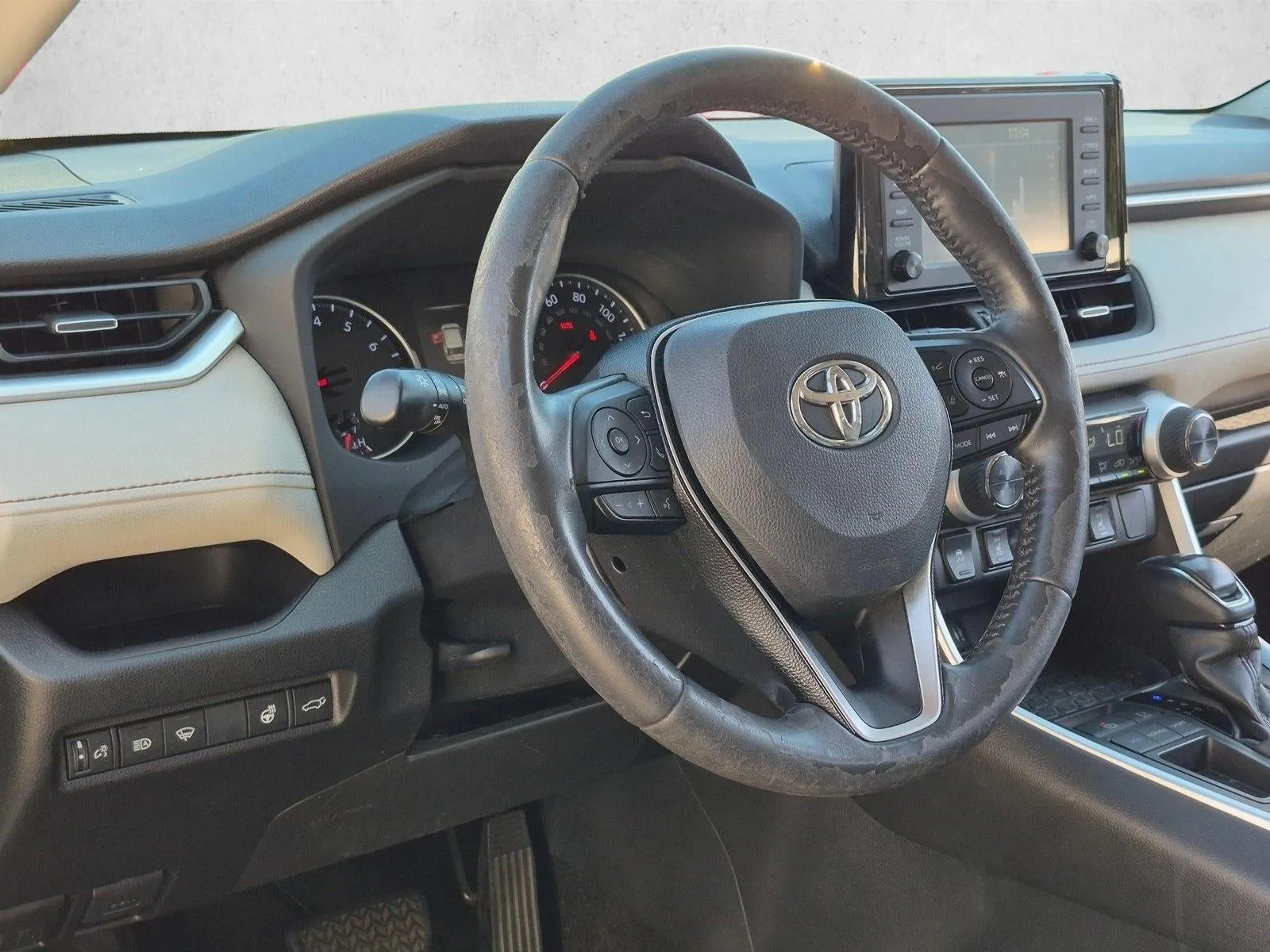 2019 Toyota RAV4 XLE Premium FWD (Natl) photo 9