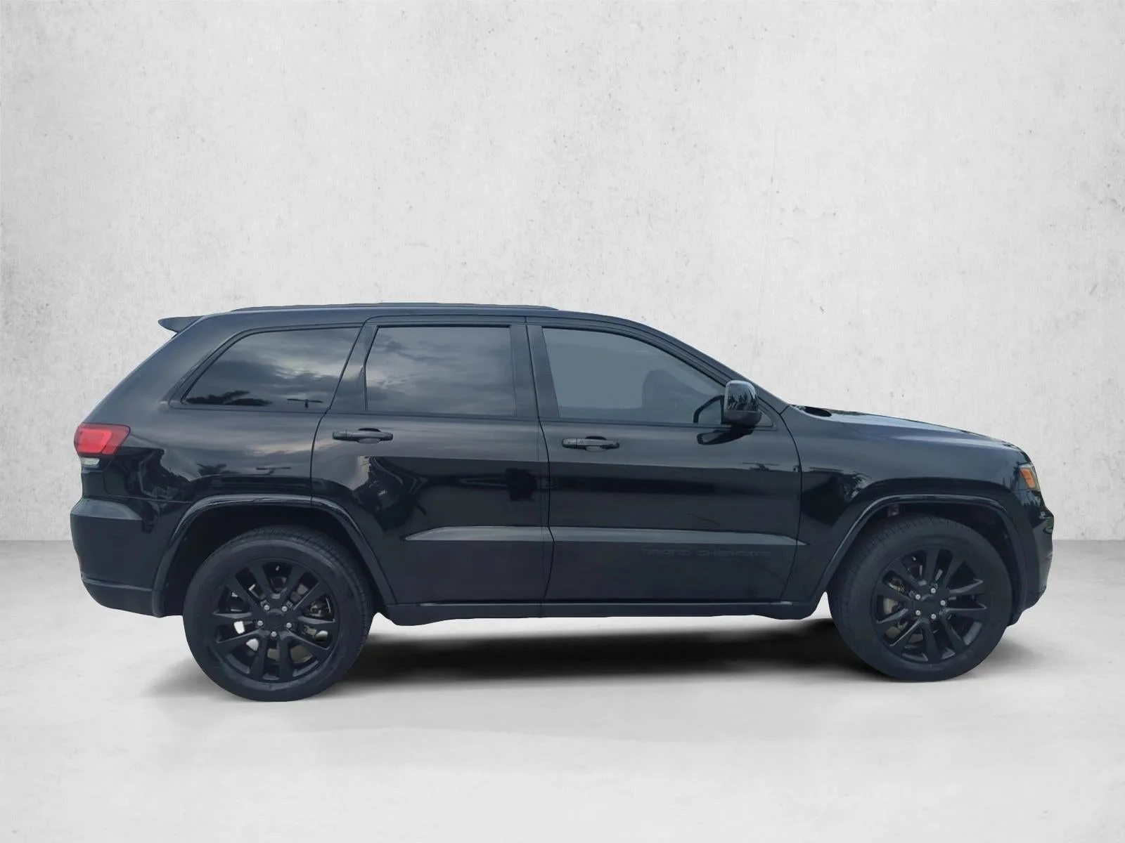 2019 Jeep Grand Cherokee Altitude 4x2 photo 4
