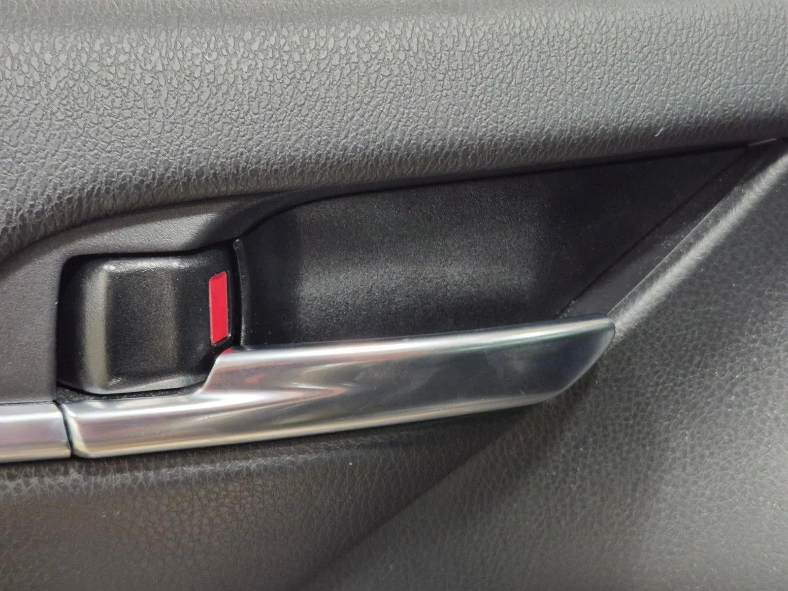 2024 Toyota Camry SE Auto (SE) photo 4
