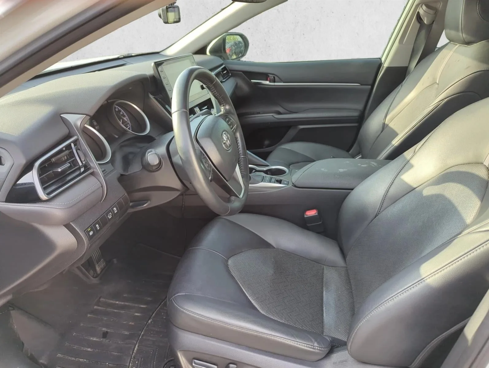 2022 Toyota Camry XLE Auto (SE) photo 11