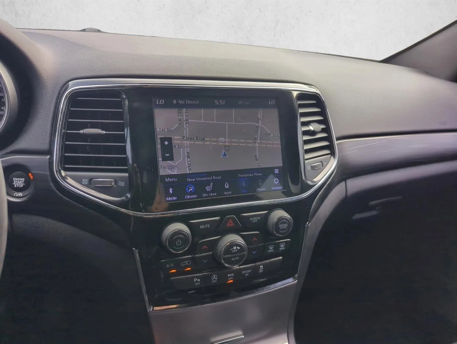2019 Jeep Grand Cherokee Altitude 4x2 photo 8