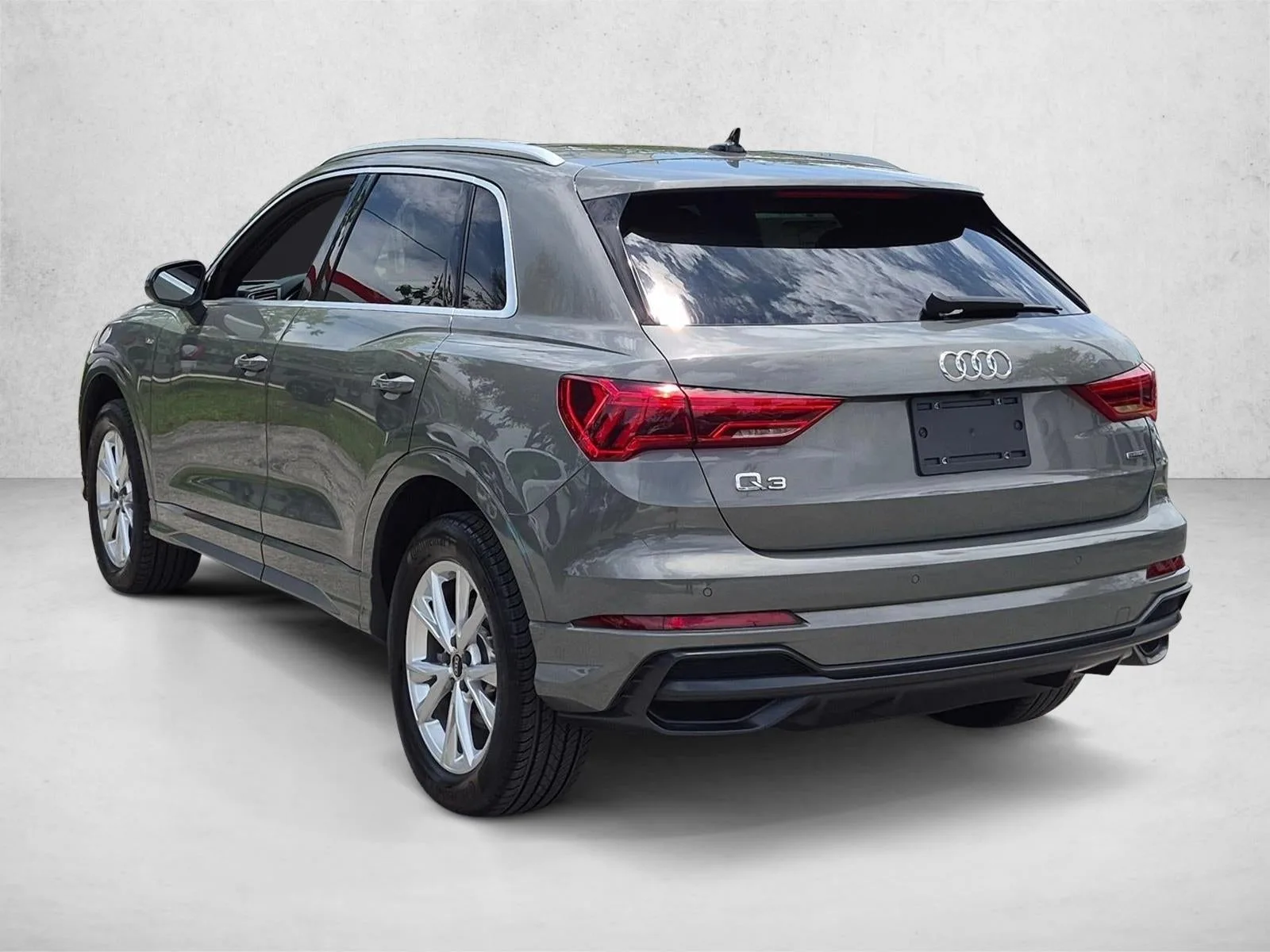 2022 Audi Q3 S line Premium Plus 45 TFSI quattro photo 7