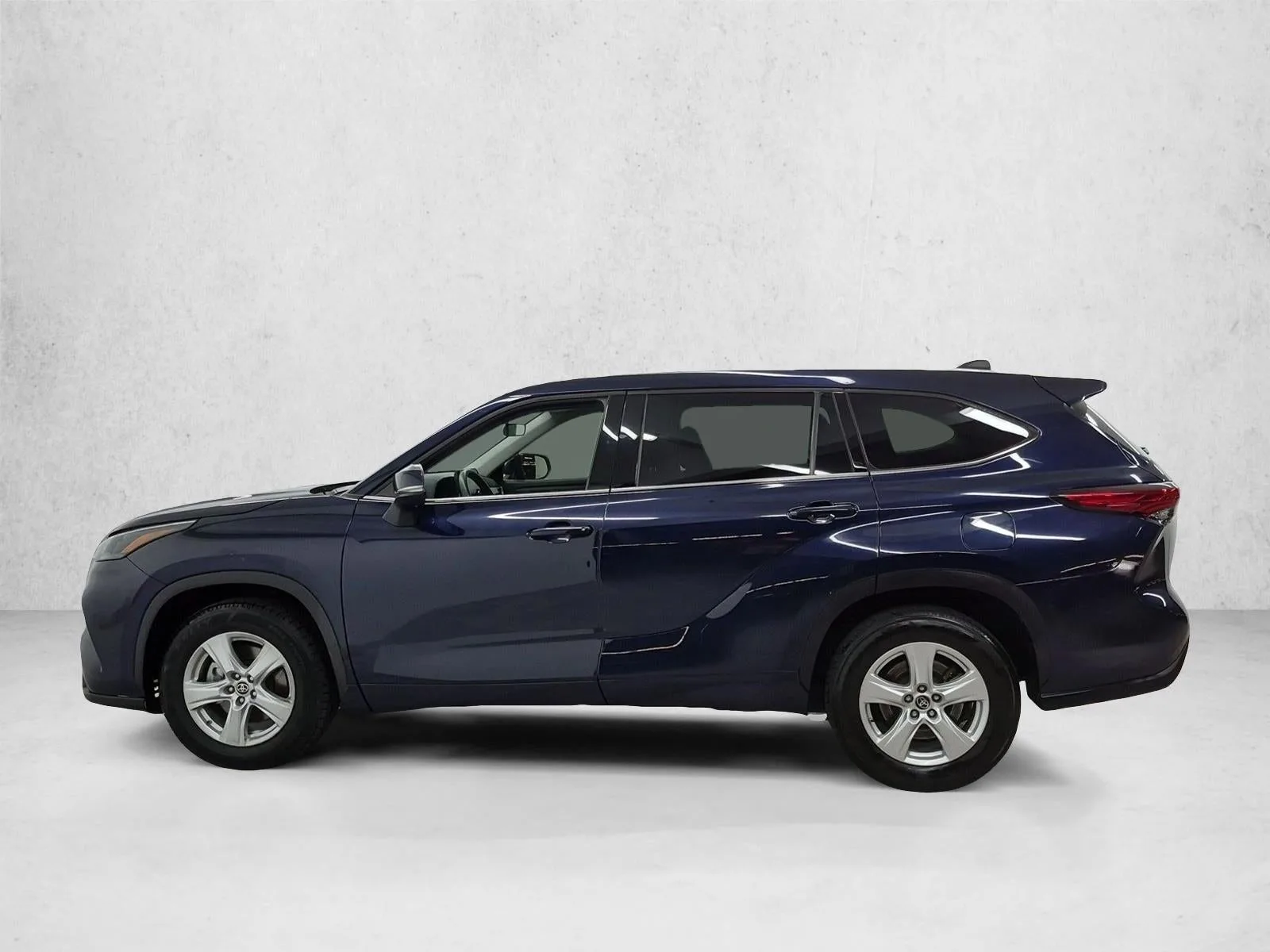 2022 Toyota Highlander L photo 9