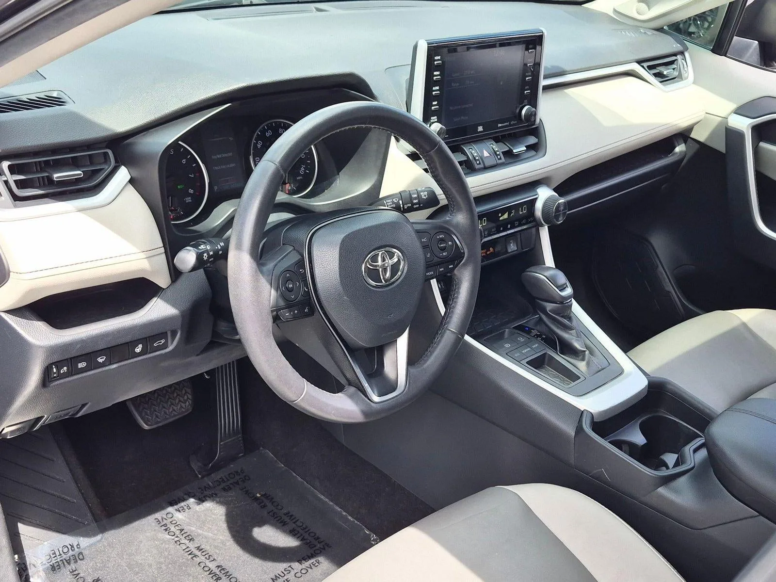 2019 Toyota RAV4 XLE Premium FWD (Natl) photo 4