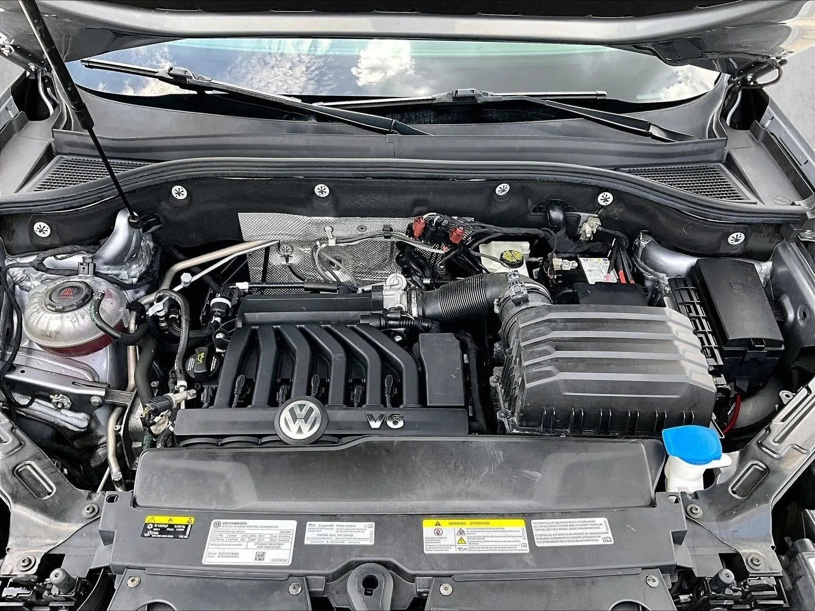 2022 Volkswagen Atlas Cross Sport 3.6L V6 SEL R-Line 4MOTION photo 11