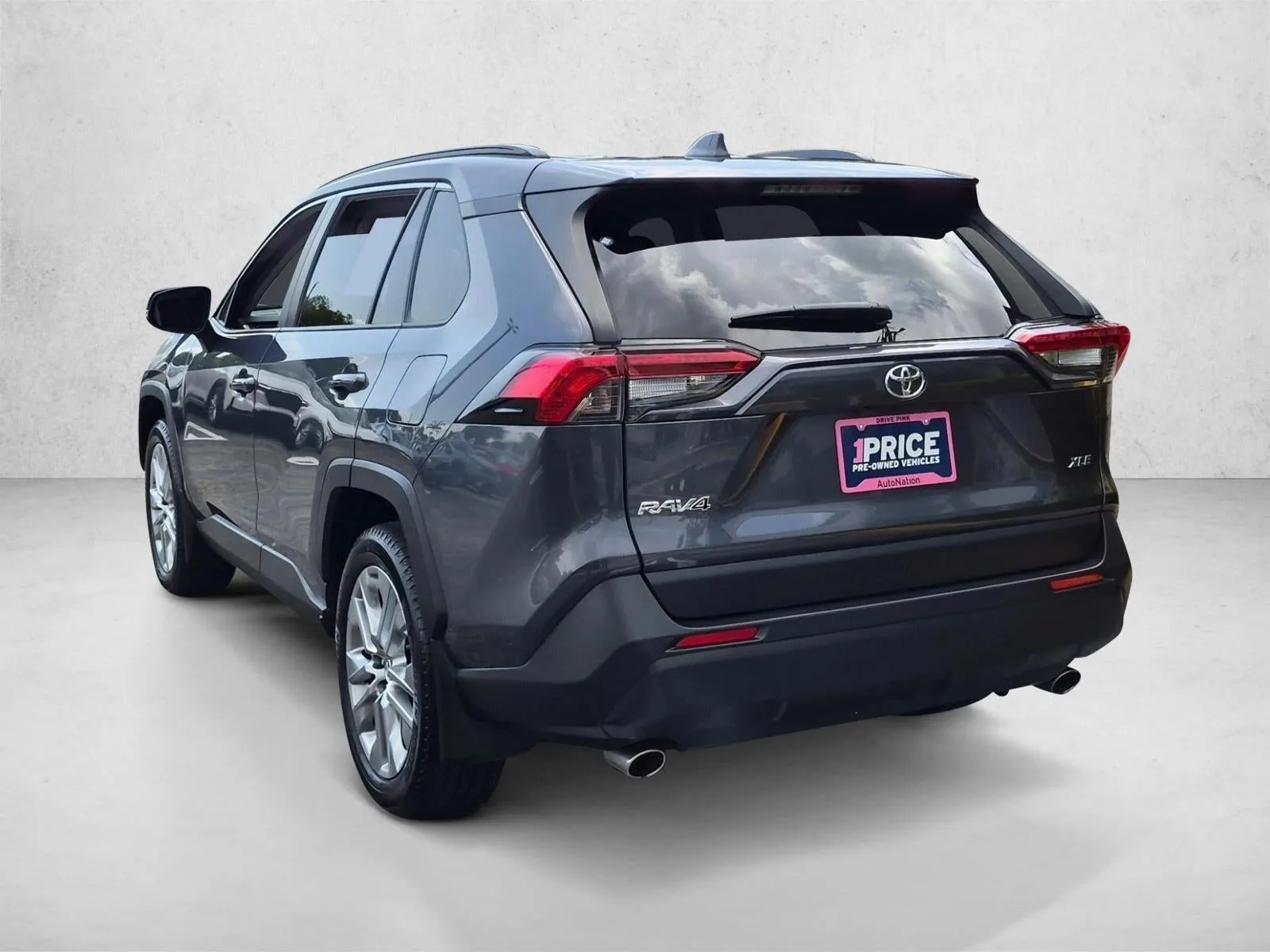 2019 Toyota RAV4 XLE Premium FWD (Natl) photo 7