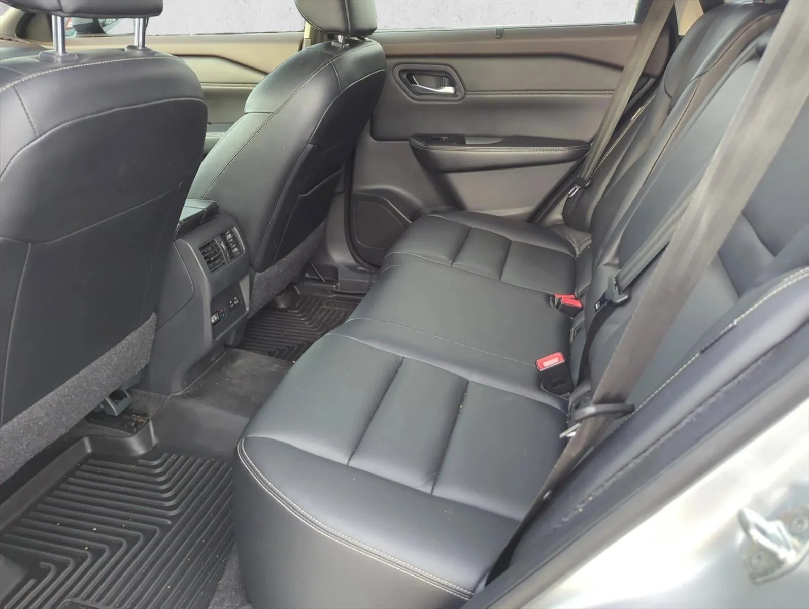 2023 Nissan Rogue FWD SL *Ltd Avail* photo 8