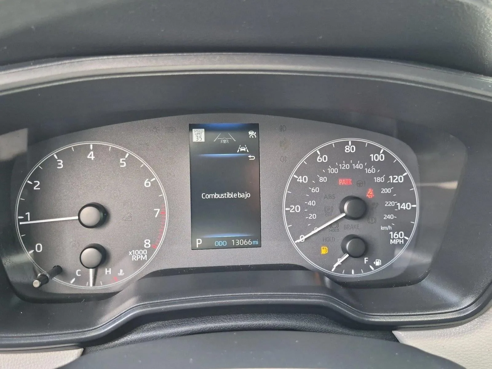 2024 Toyota Corolla Cross L 2WD (Natl) photo 11
