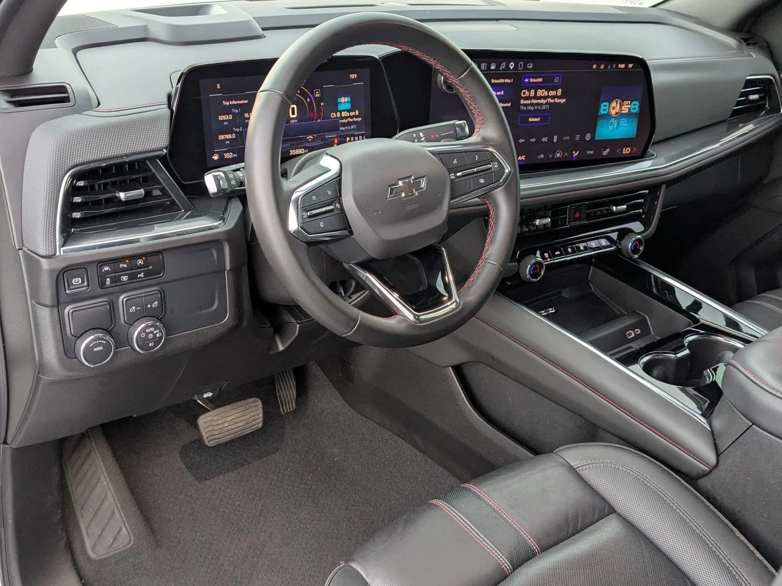 2025 Chevrolet Suburban RST photo 10
