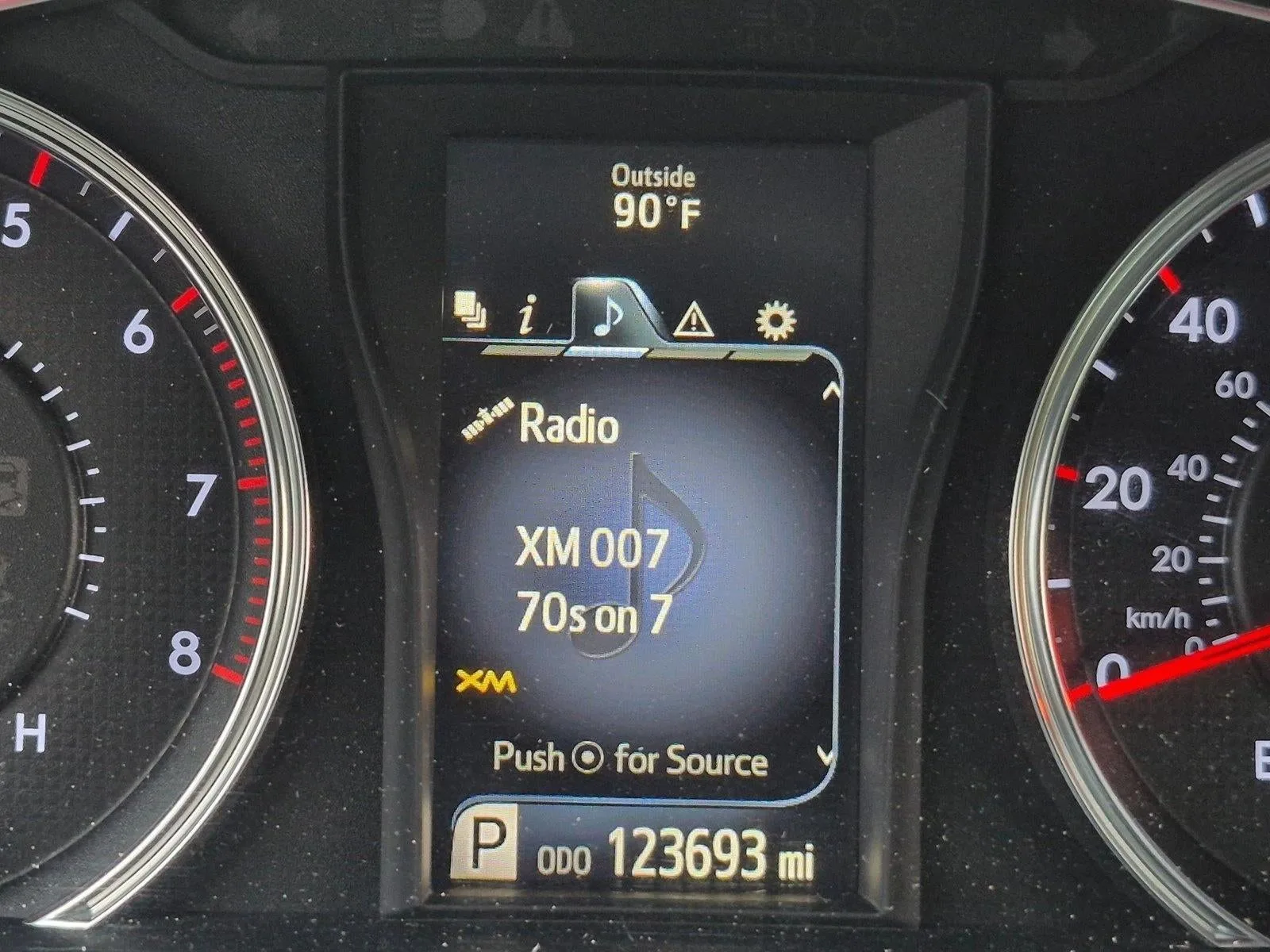 2016 Toyota Camry XSE photo 9