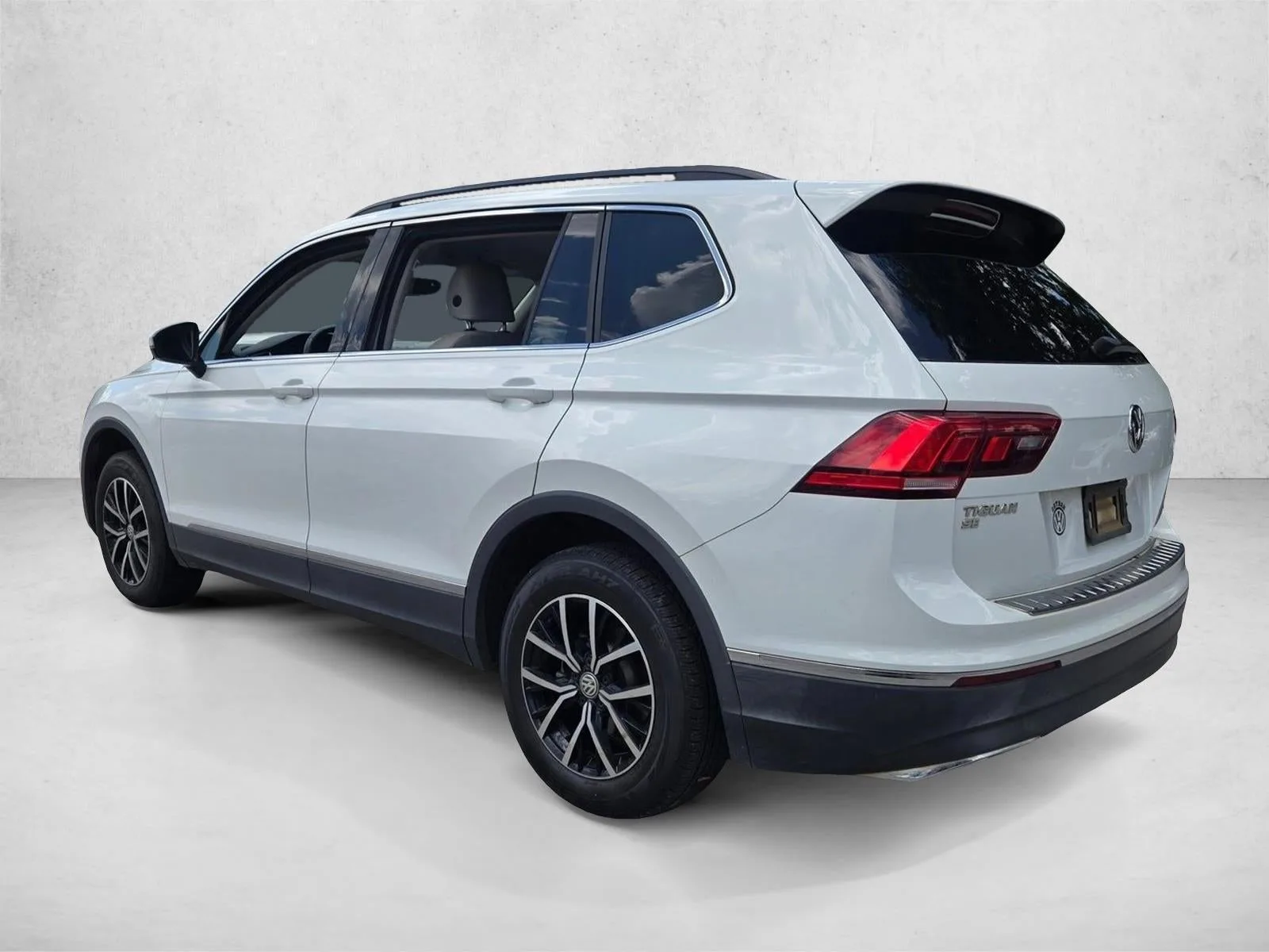 2021 Volkswagen Tiguan 2.0T SE FWD photo 6
