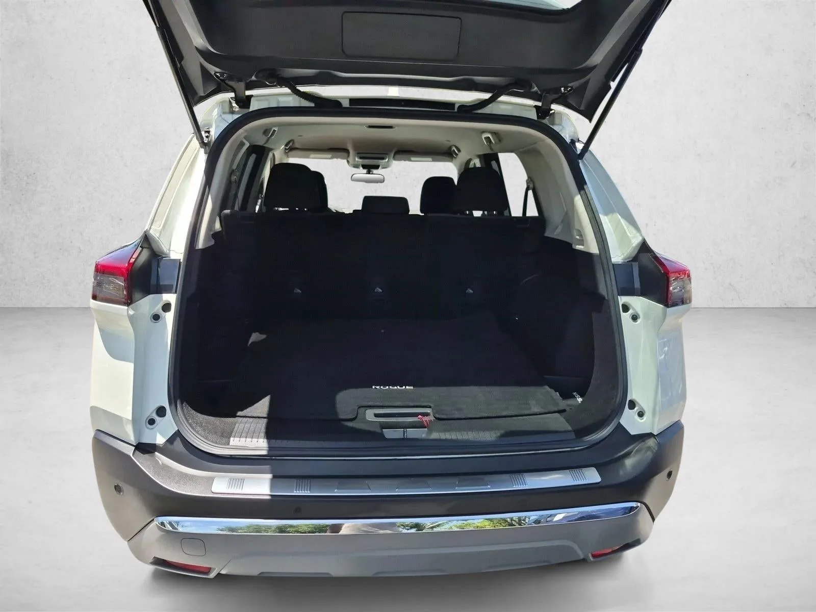 2023 Nissan Rogue FWD SV photo 6