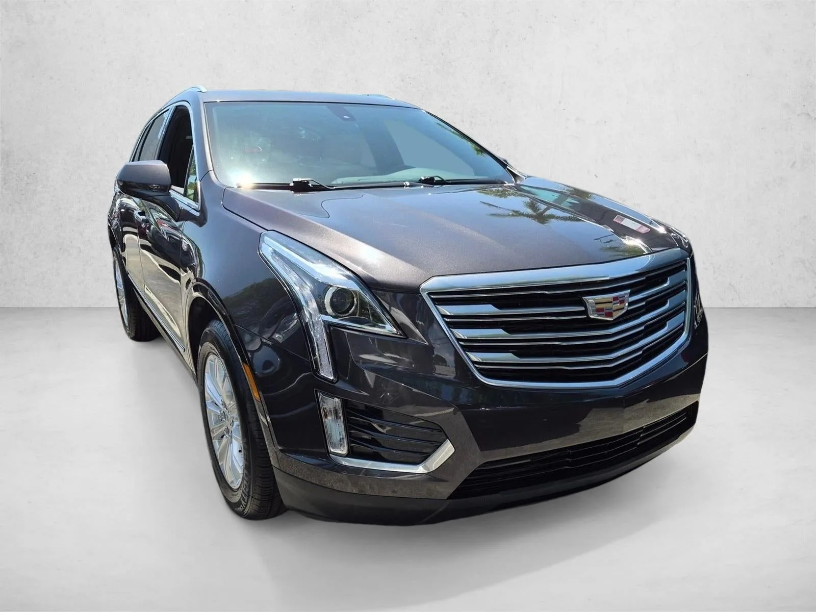 2018 Cadillac XT5 FWD 4dr photo 2