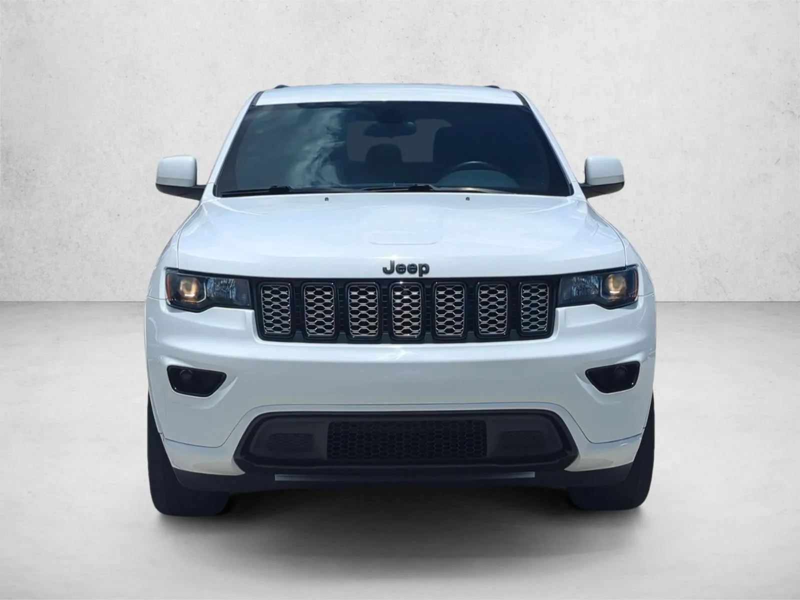 2021 Jeep Grand Cherokee Laredo X 4x4 photo 2