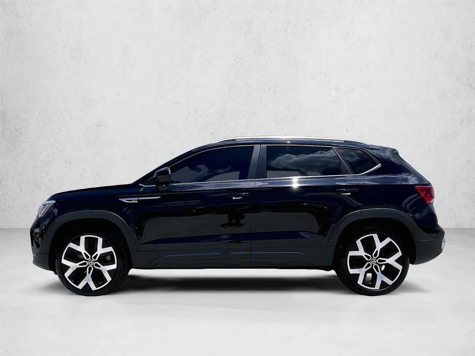 2022 Volkswagen Taos SEL 4MOTION photo 6