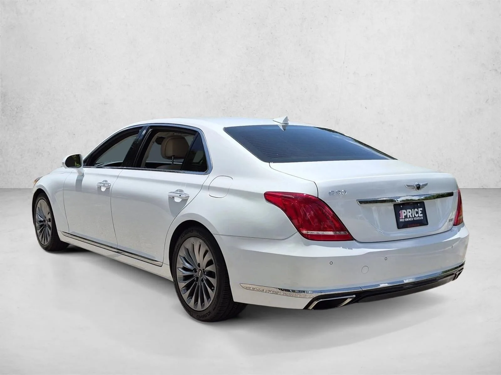 2017 Genesis G90 3.3T Premium RWD photo 8