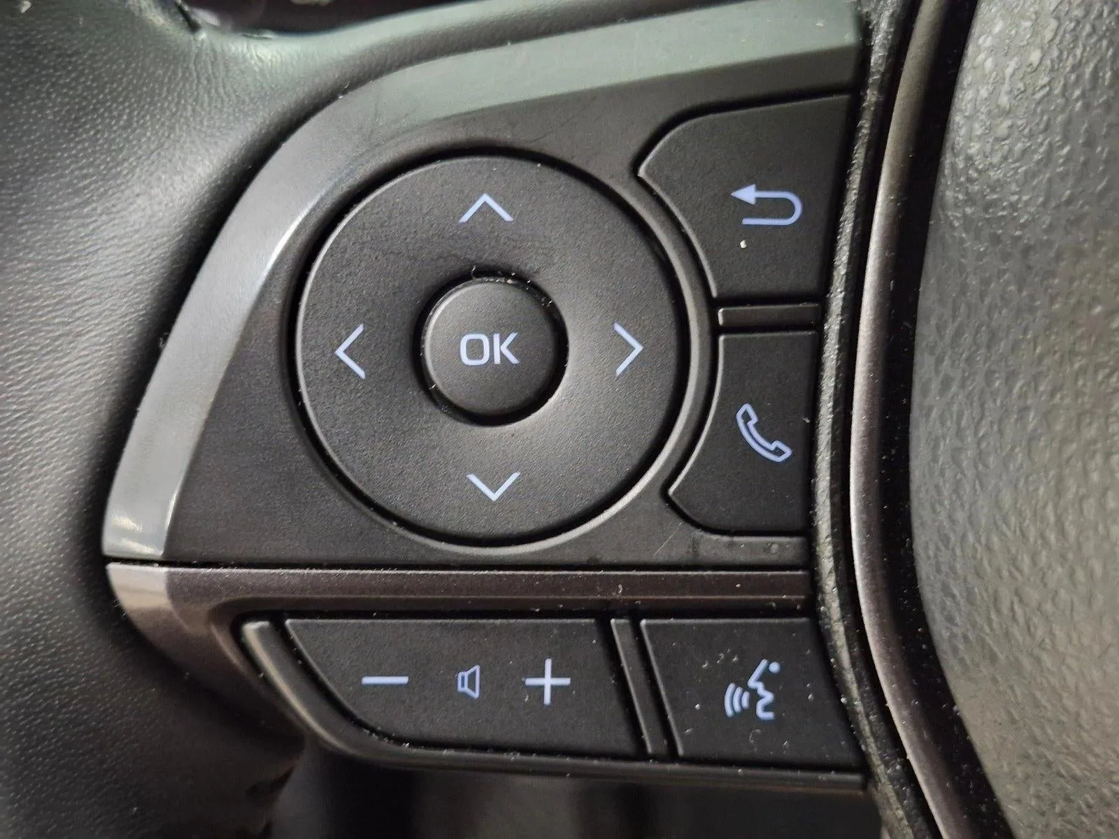 2024 Toyota Camry SE Auto (SE) photo 6
