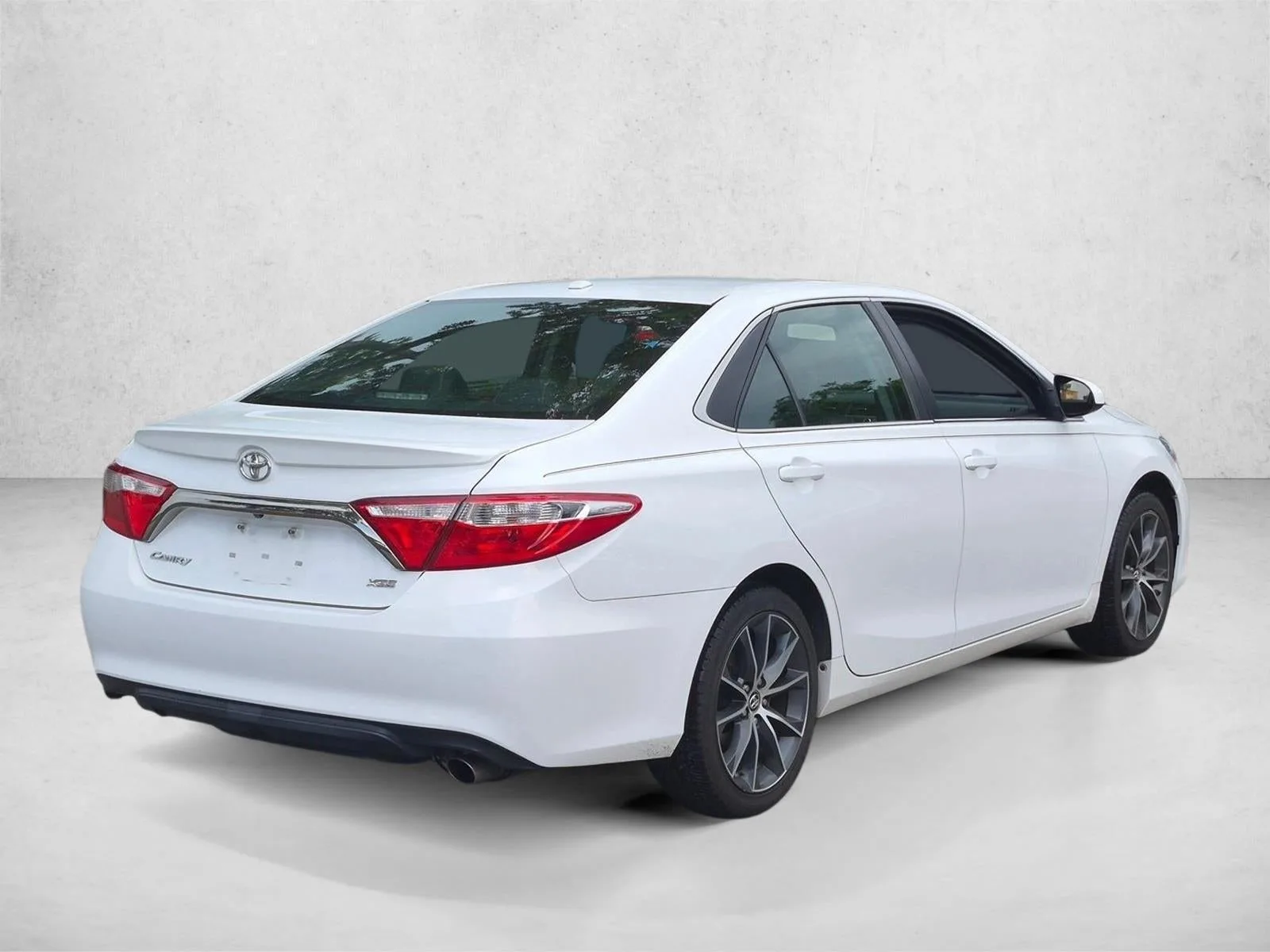 2016 Toyota Camry XSE photo 5