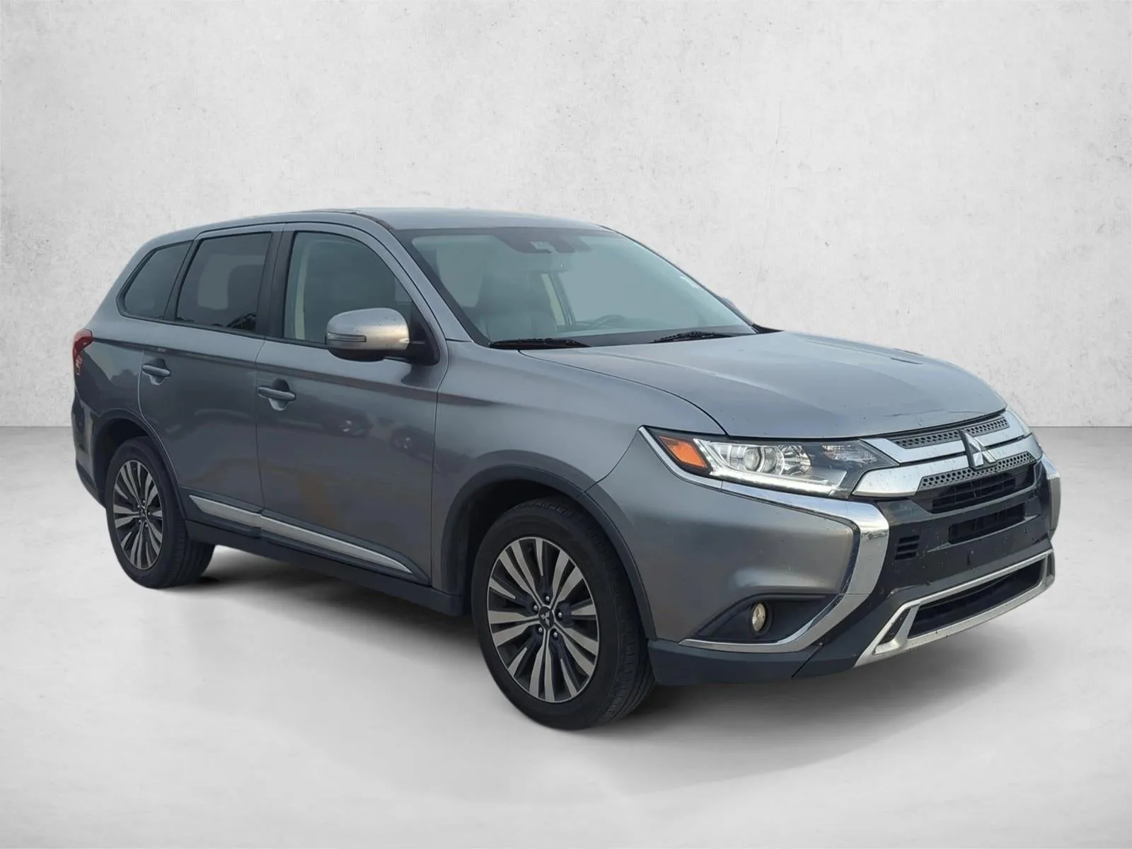 2020 Mitsubishi Outlander SE FWD photo 3