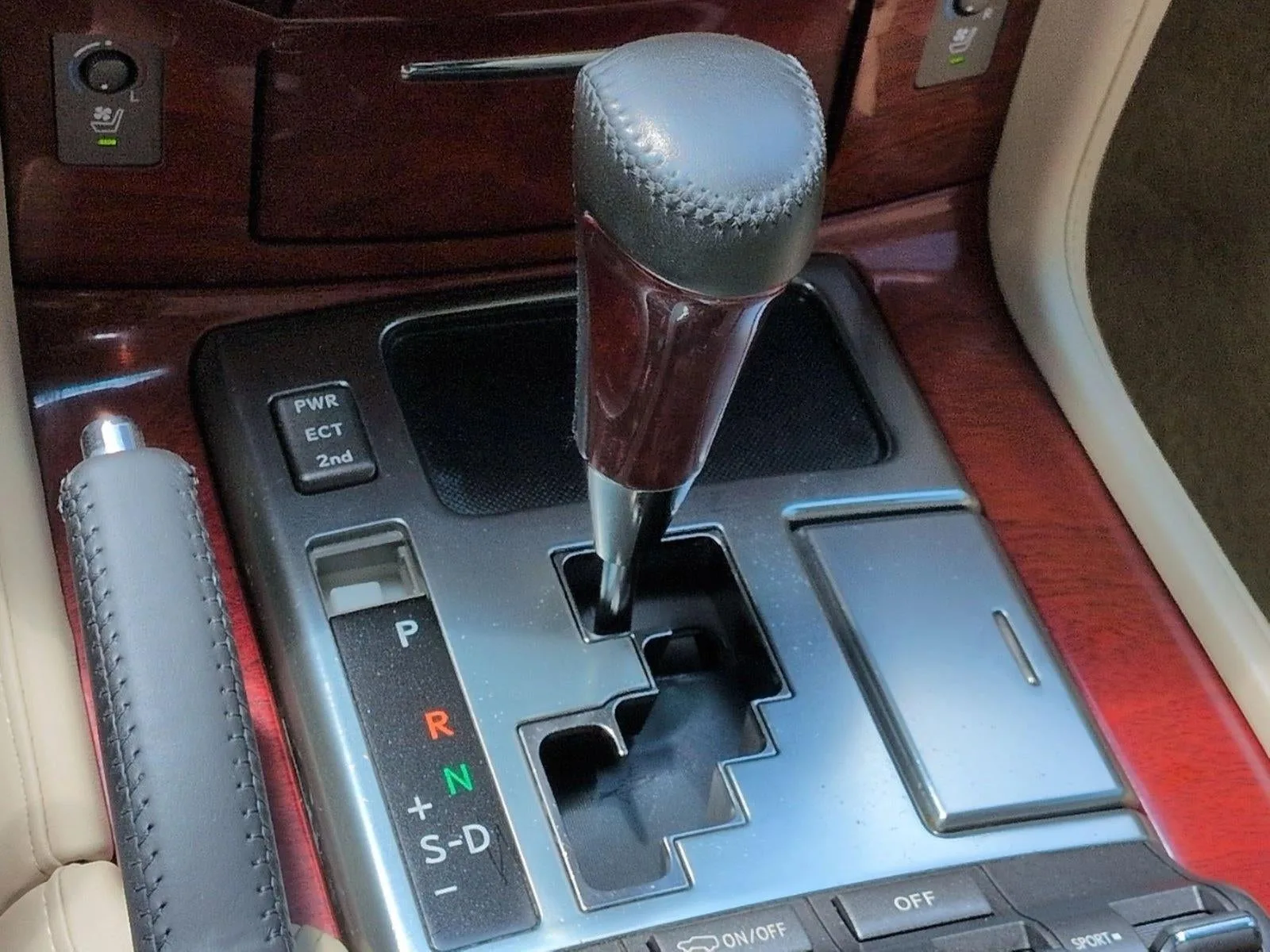 2009 Lexus LX 570 4WD 4dr photo 12