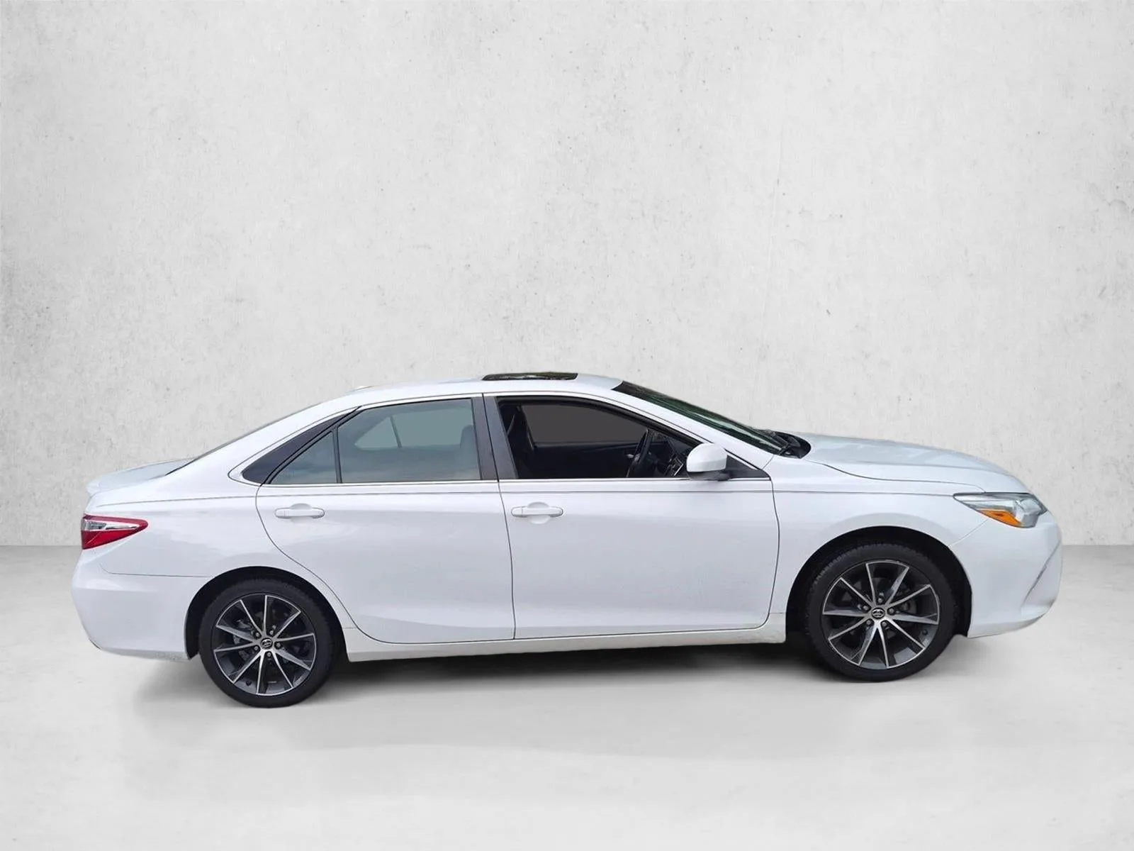 2016 Toyota Camry XSE photo 4