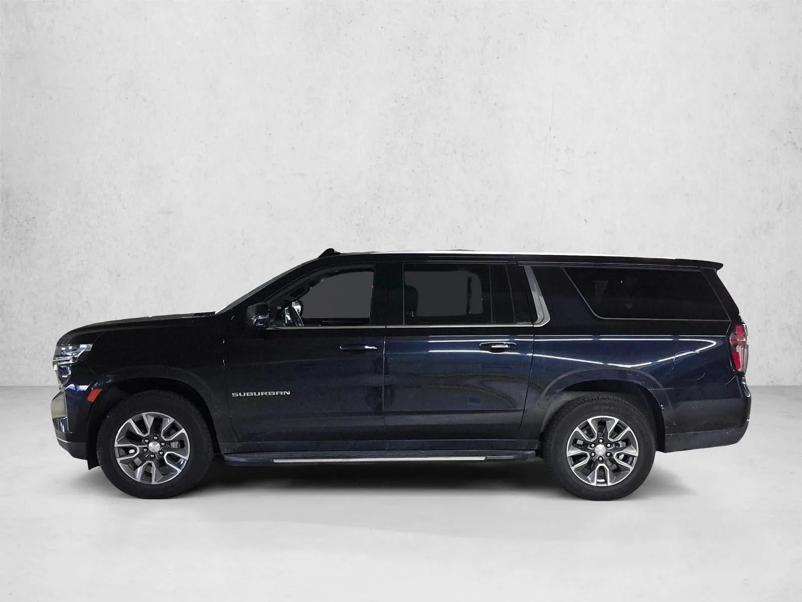 2023 Chevrolet Suburban LT photo 7