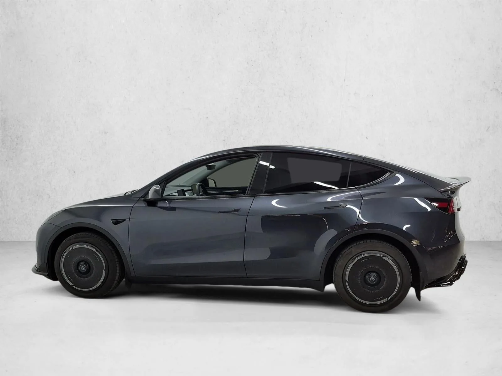 2024 Tesla Model Y Long Range photo 9