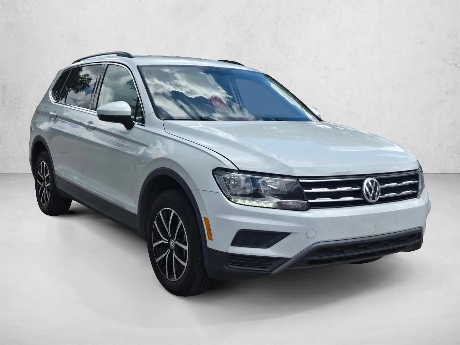 2021 Volkswagen Tiguan 2.0T SE FWD photo 3
