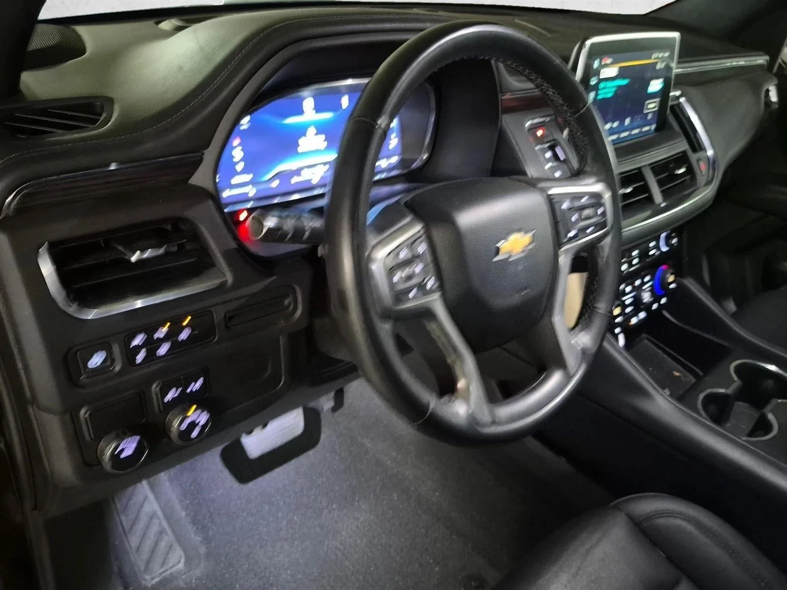 2023 Chevrolet Suburban LT photo 8