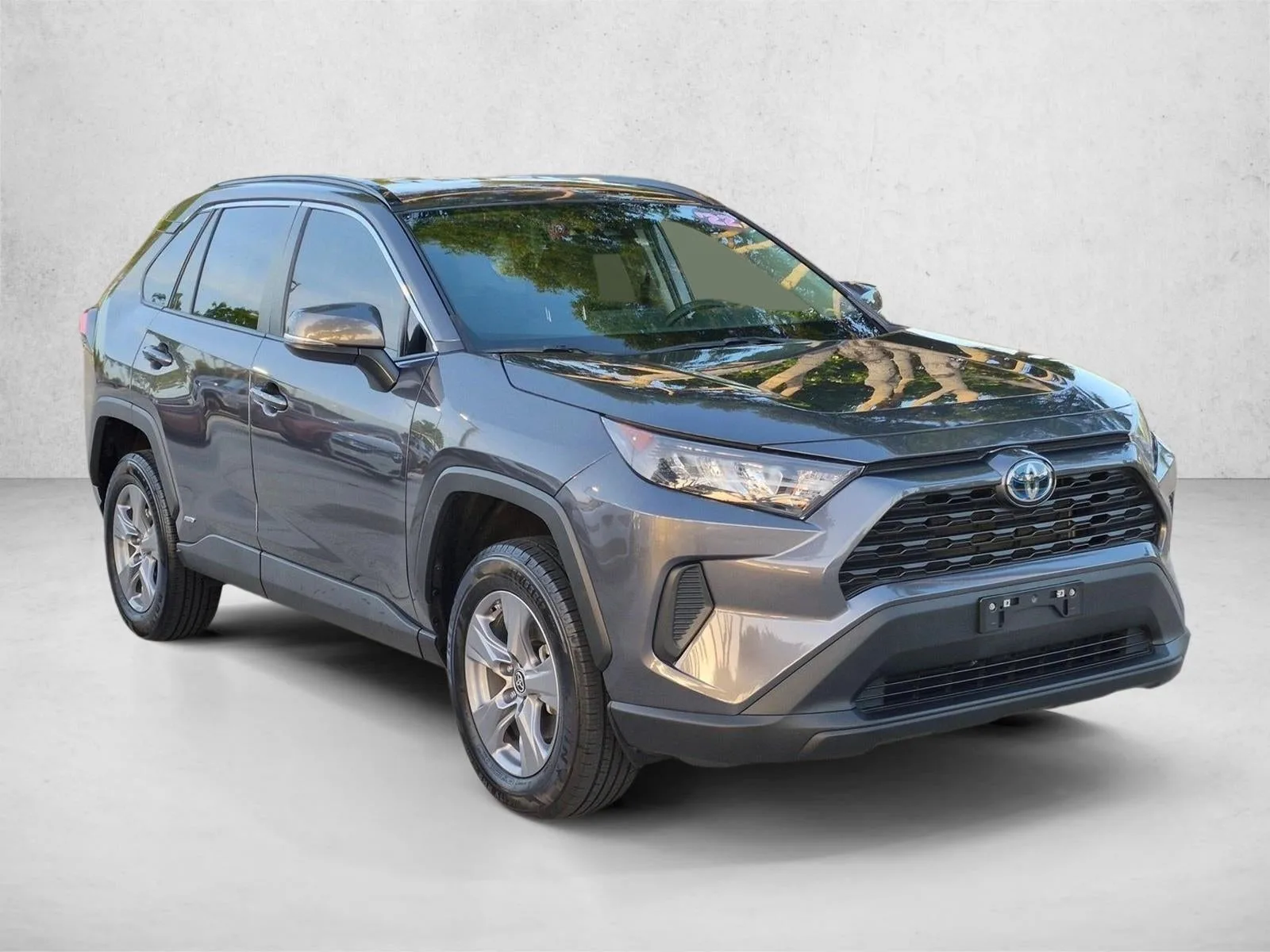 2022 Toyota RAV4 Hybrid LE AWD (Natl) photo 3