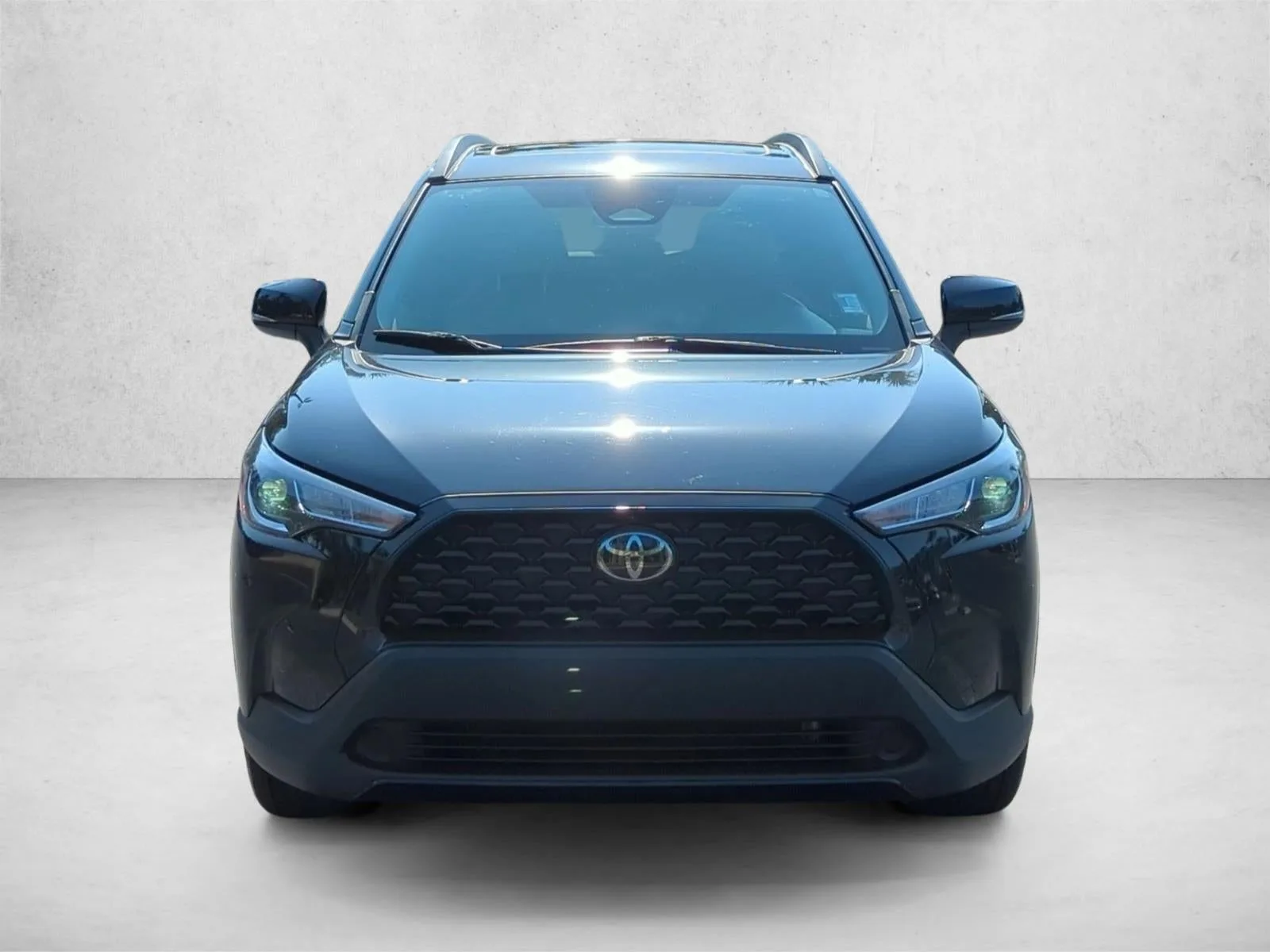 2023 Toyota Corolla Cross LE 2WD (Natl) photo 2