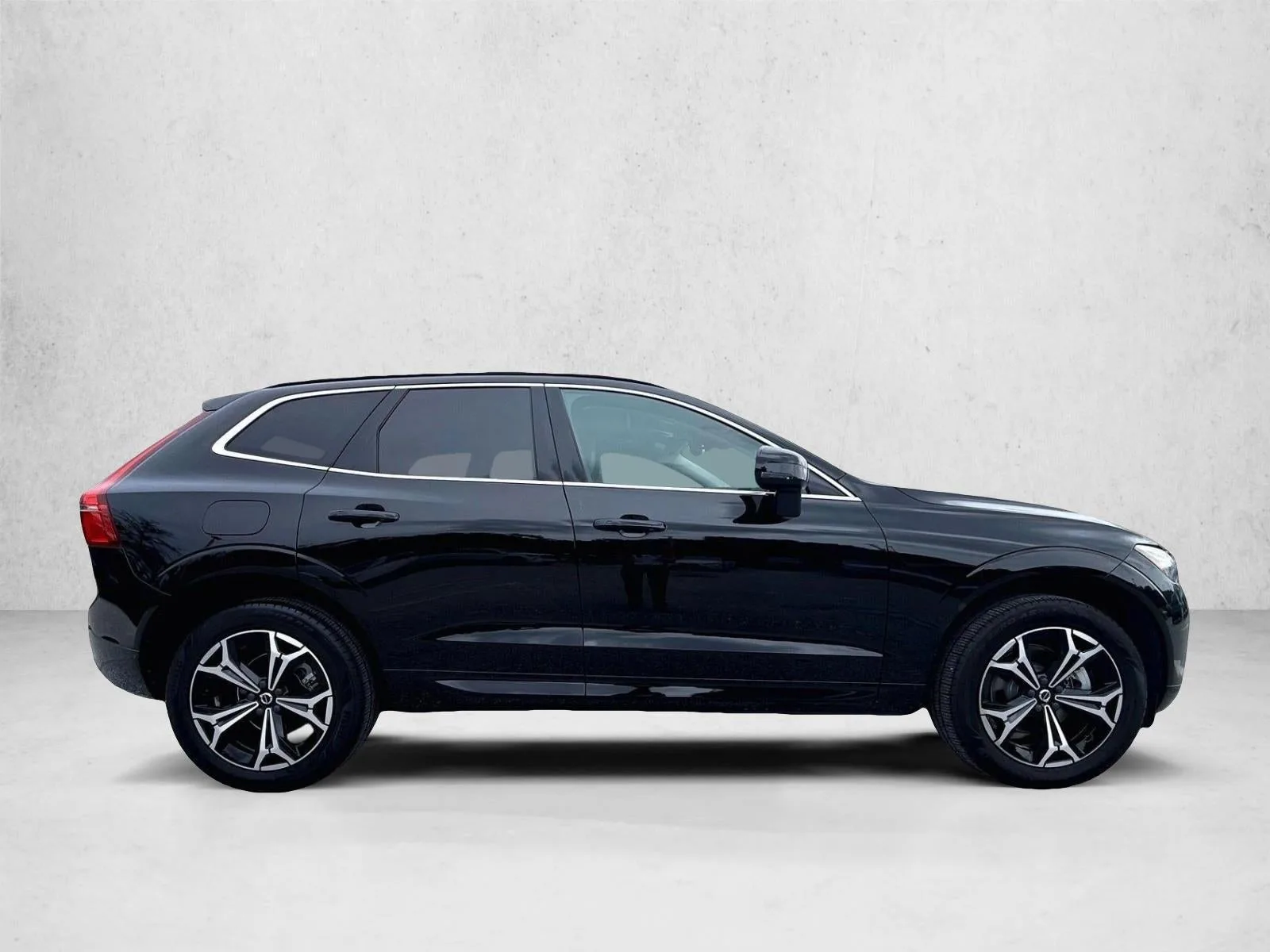 2022 Volvo XC60 B5 AWD Momentum photo 5