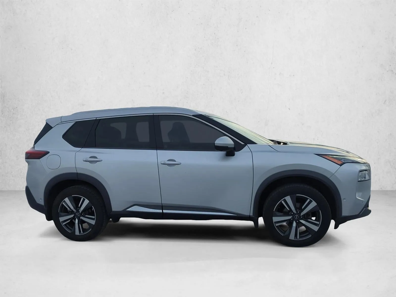2023 Nissan Rogue FWD SL *Ltd Avail* photo 4