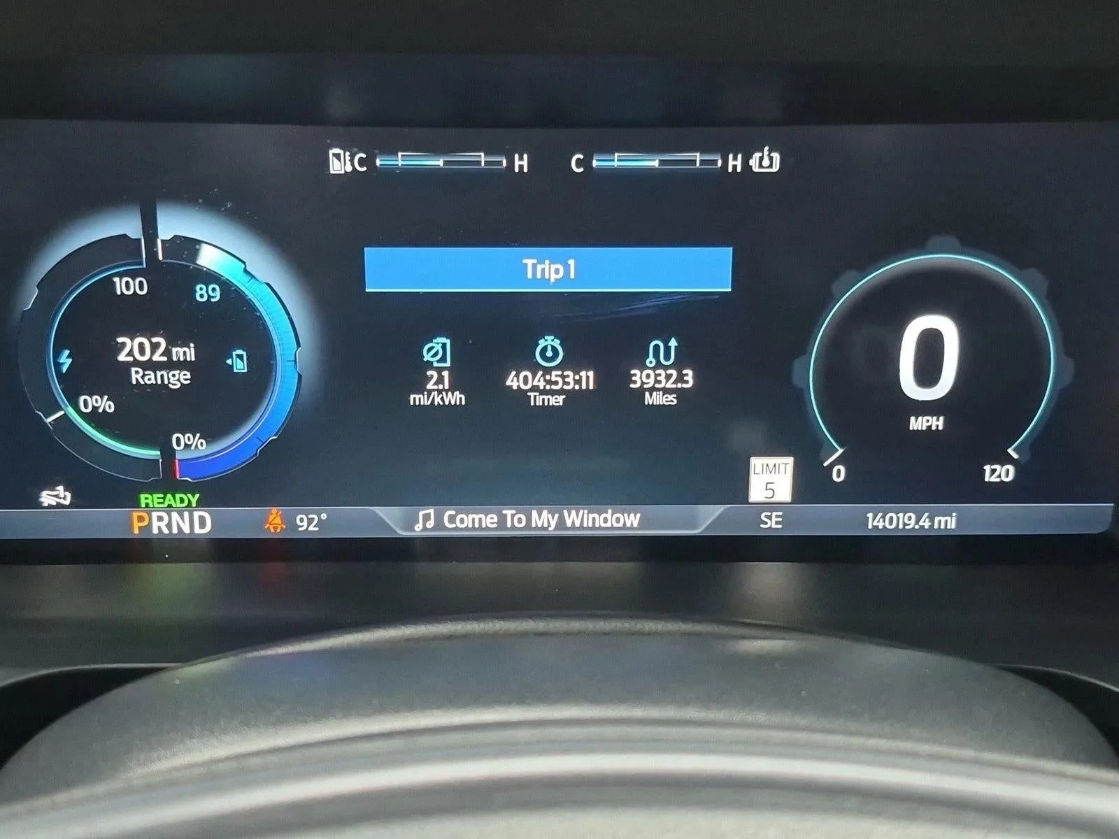 2023 Ford F-150 Lightning LARIAT photo 11