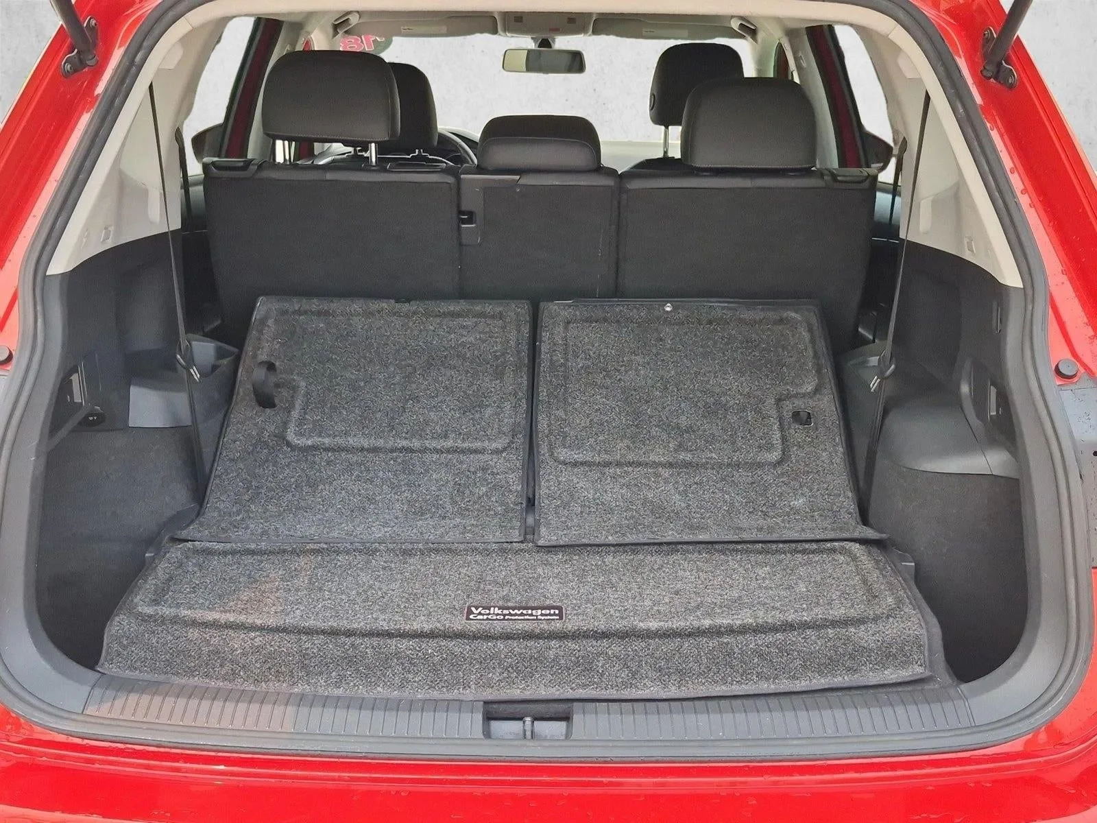 2018 Volkswagen Tiguan 2.0T SE FWD photo 6