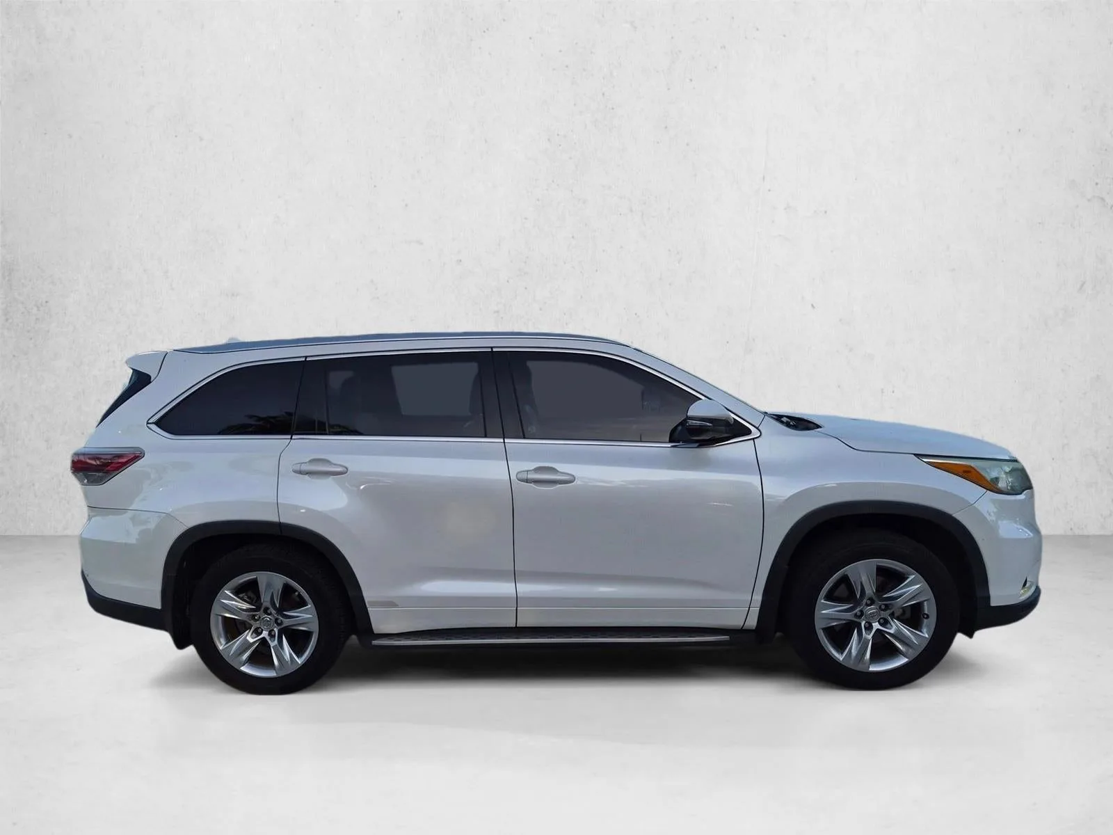 2015 Toyota Highlander AWD 4dr V6 Limited Platinum (Natl) photo 4