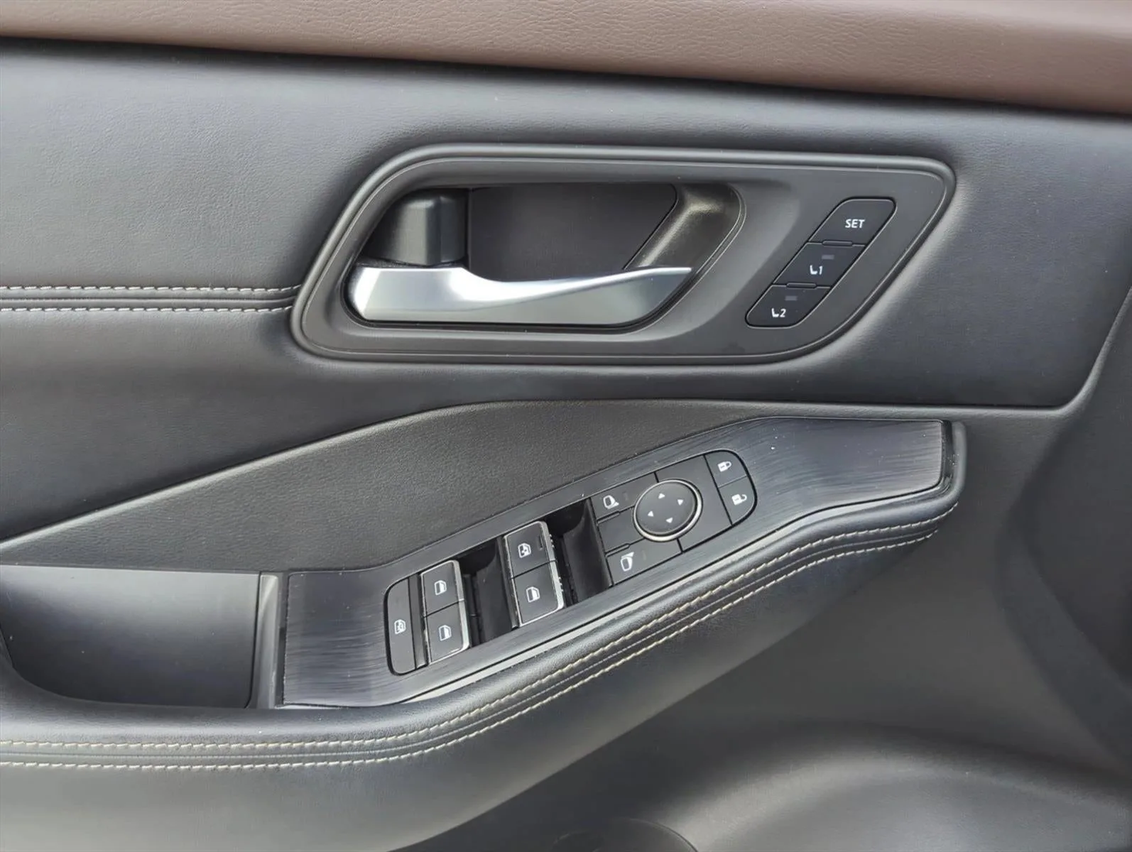 2023 Nissan Rogue FWD SL *Ltd Avail* photo 10