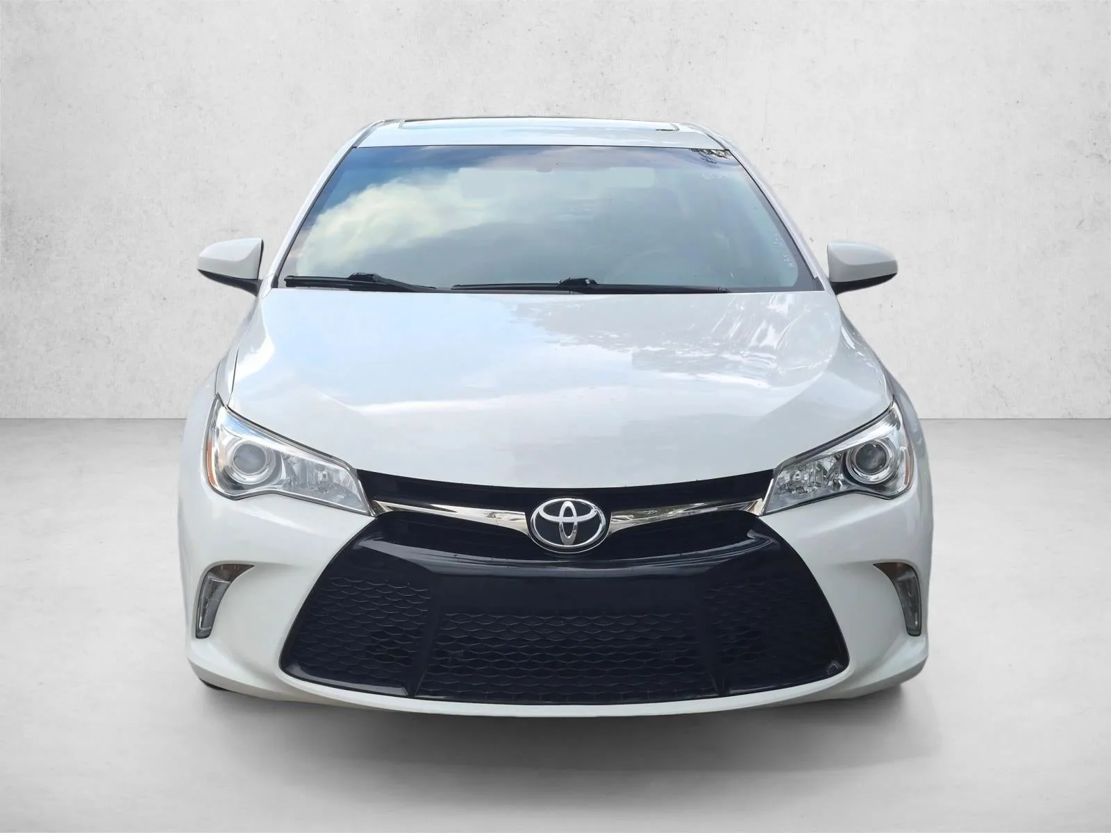 2016 Toyota Camry XSE photo 2
