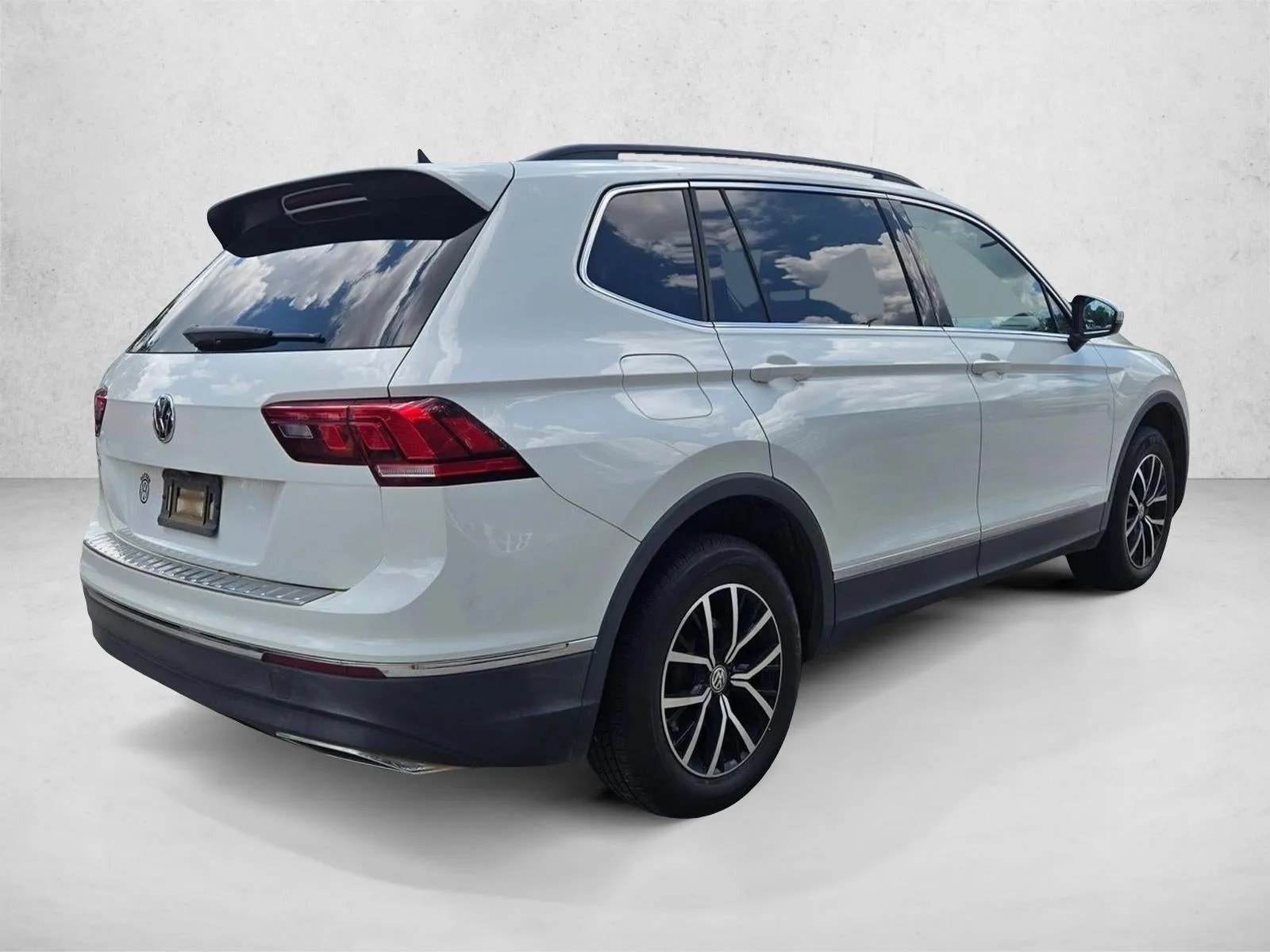 2021 Volkswagen Tiguan 2.0T SE FWD photo 5