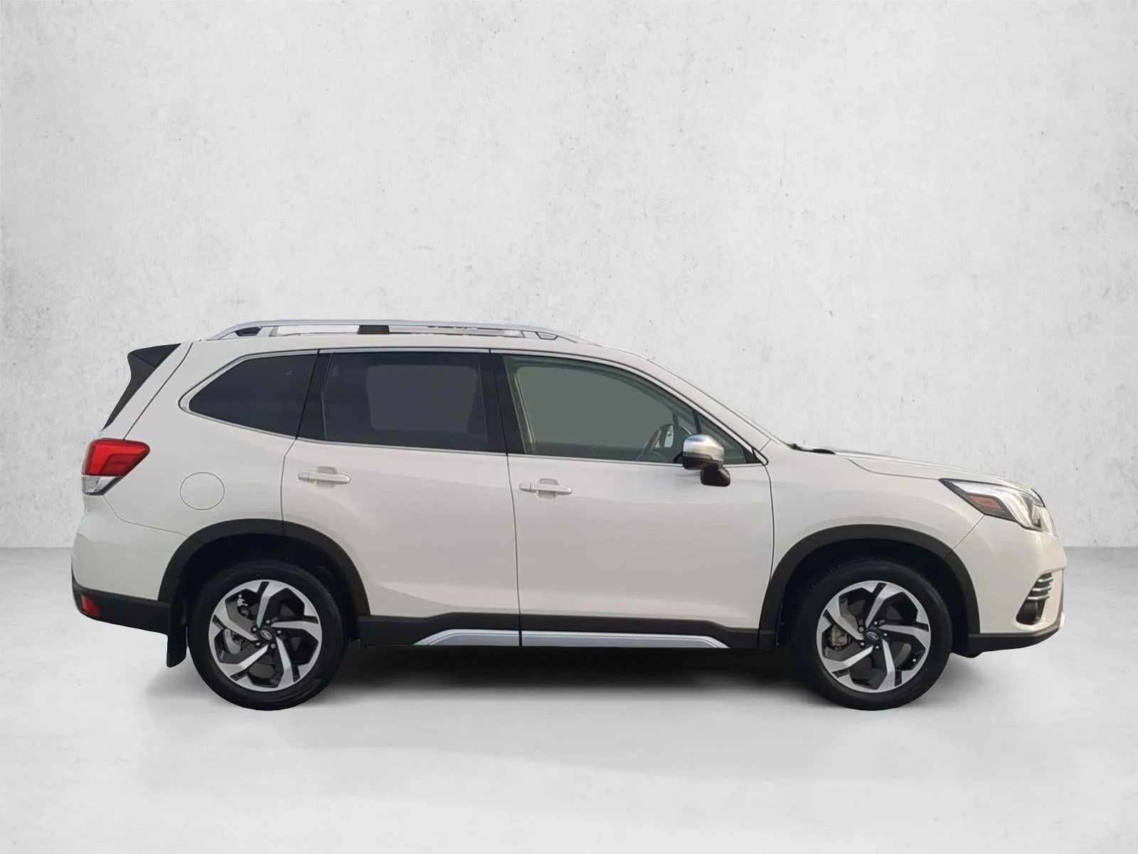 2024 Subaru Forester Touring photo 4