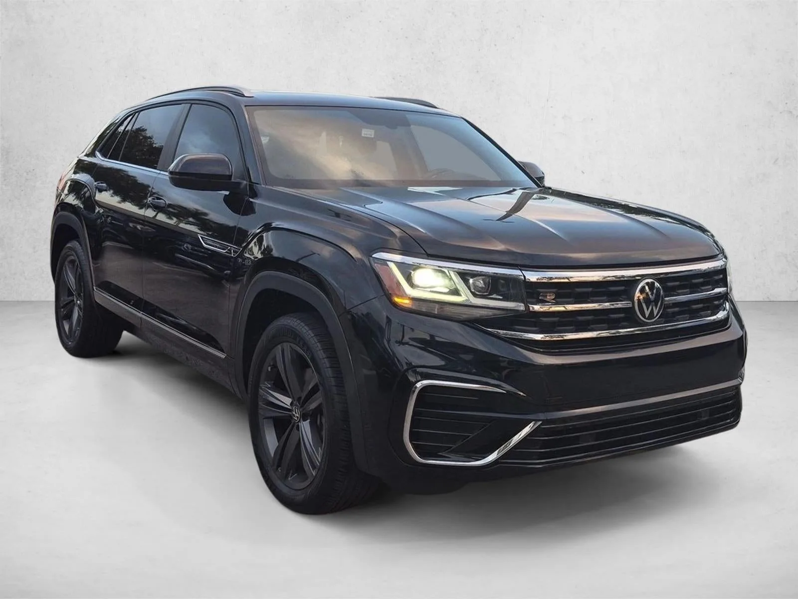 2021 Volkswagen Atlas Cross Sport 3.6L V6 SE w/Technology R-Line FWD photo 3